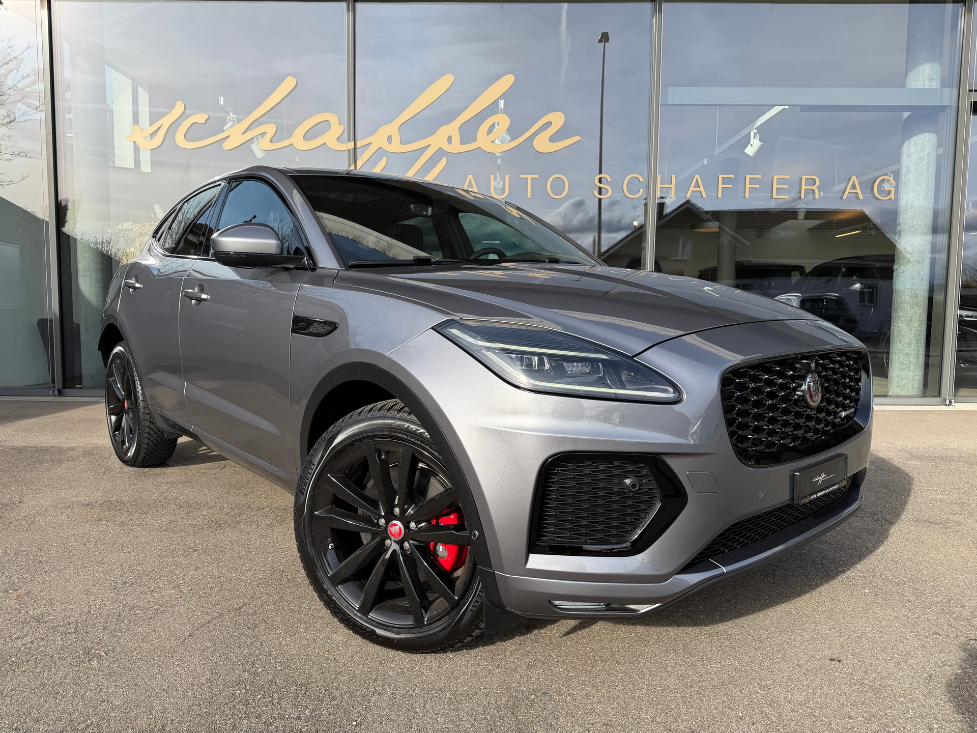 JAGUAR E-Pace 2.0d D200 R-Dynamic AWD SE-image-4