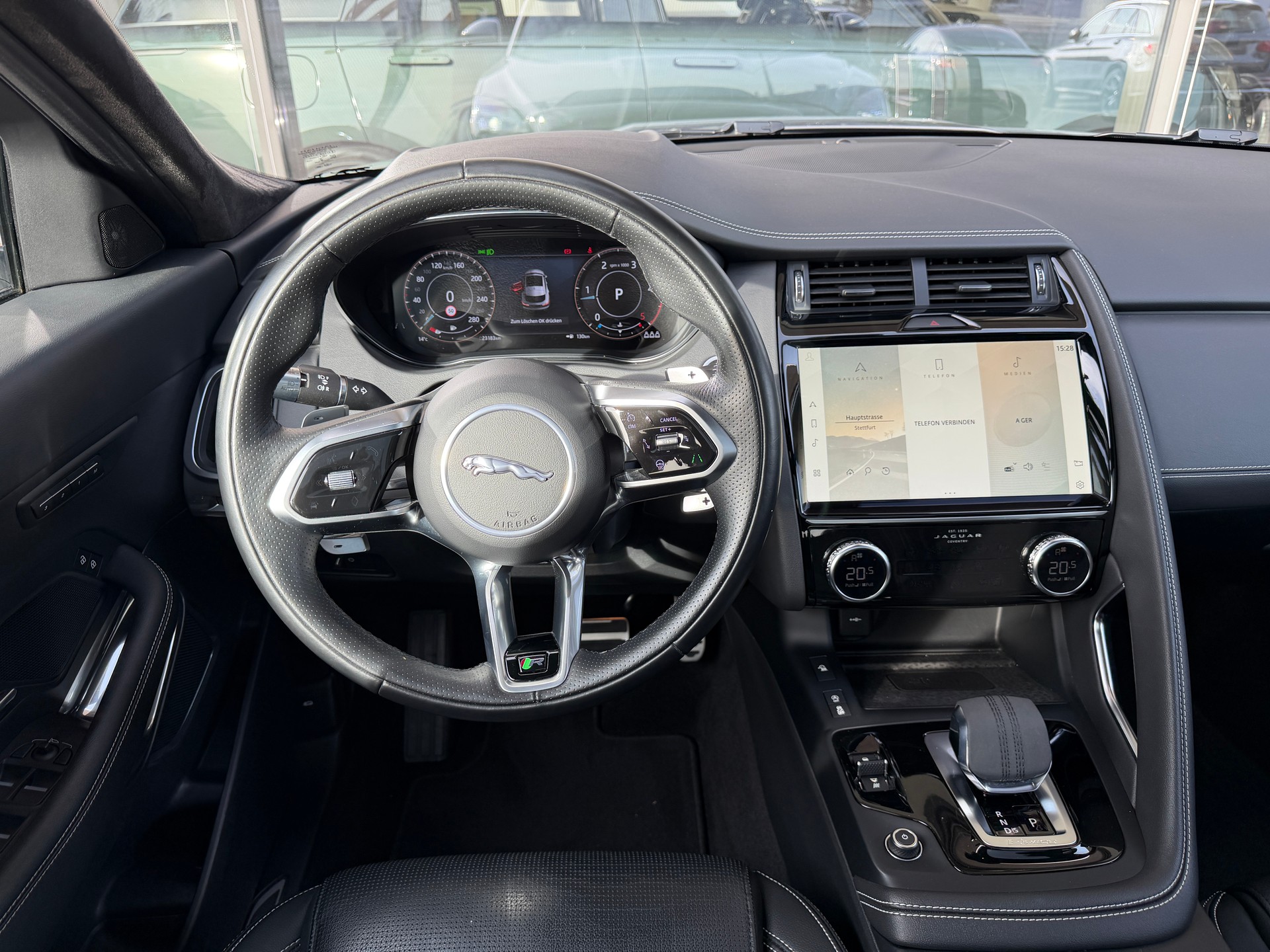 JAGUAR E-Pace 2.0d D200 R-Dynamic AWD SE-image-15