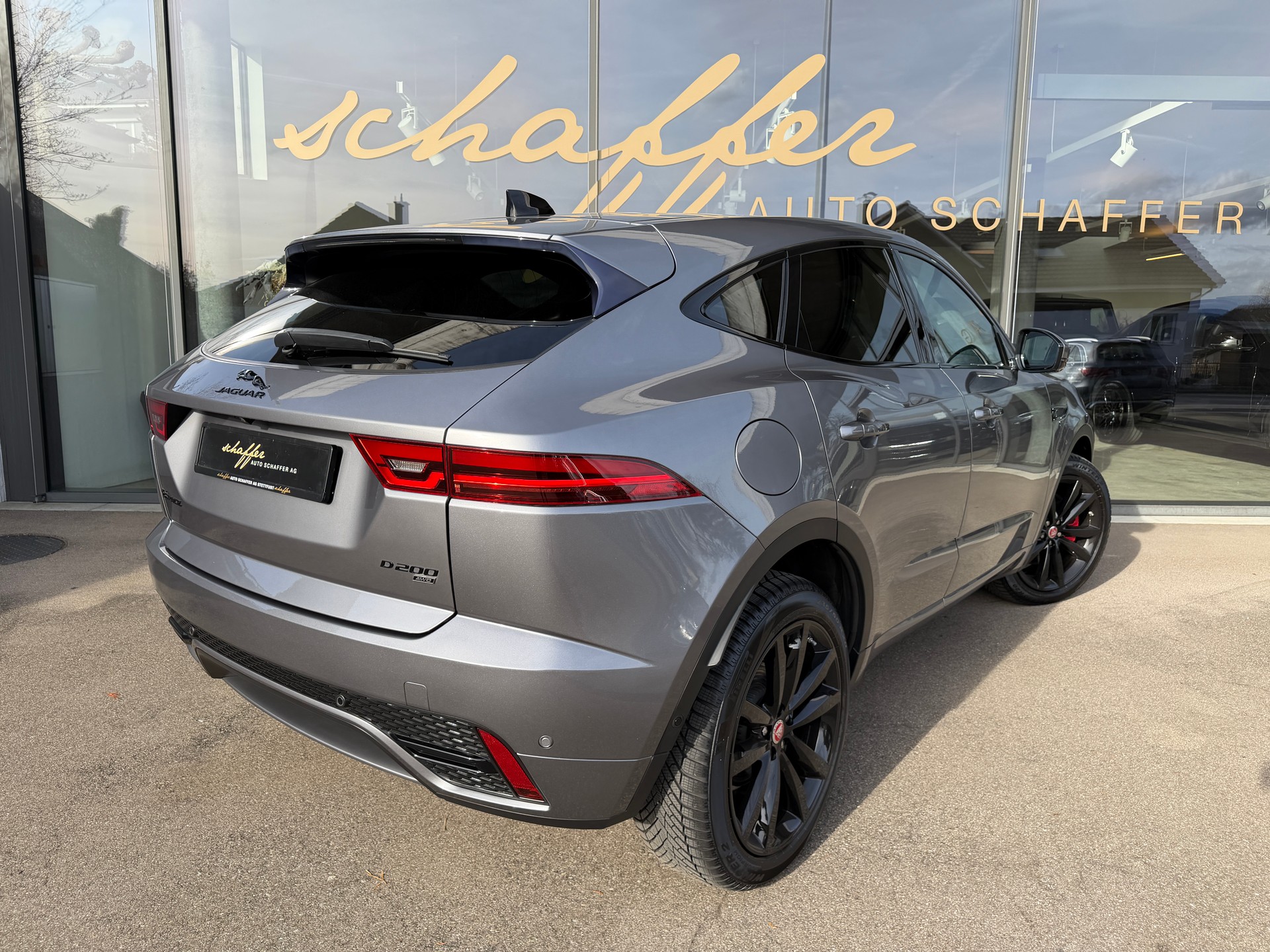 JAGUAR E-Pace 2.0d D200 R-Dynamic AWD SE-image-9