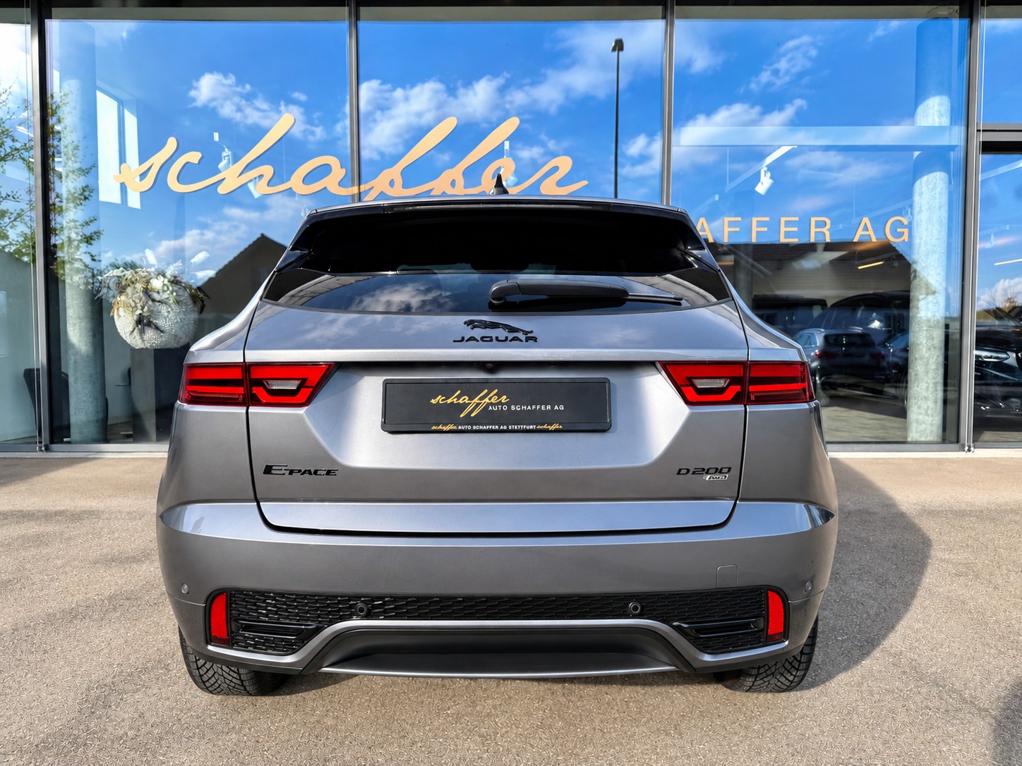 JAGUAR E-Pace 2.0d D200 R-Dynamic AWD SE-image-5