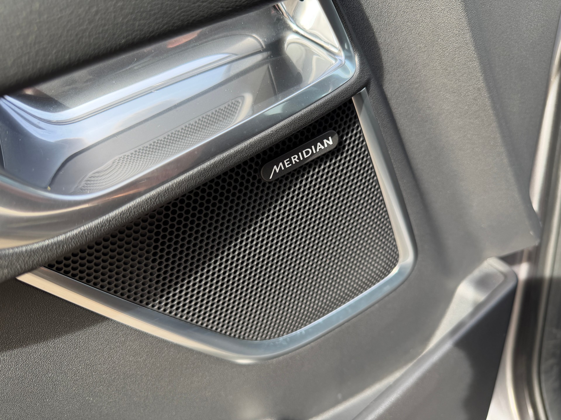 JAGUAR E-Pace 2.0d D200 R-Dynamic AWD SE-image-26
