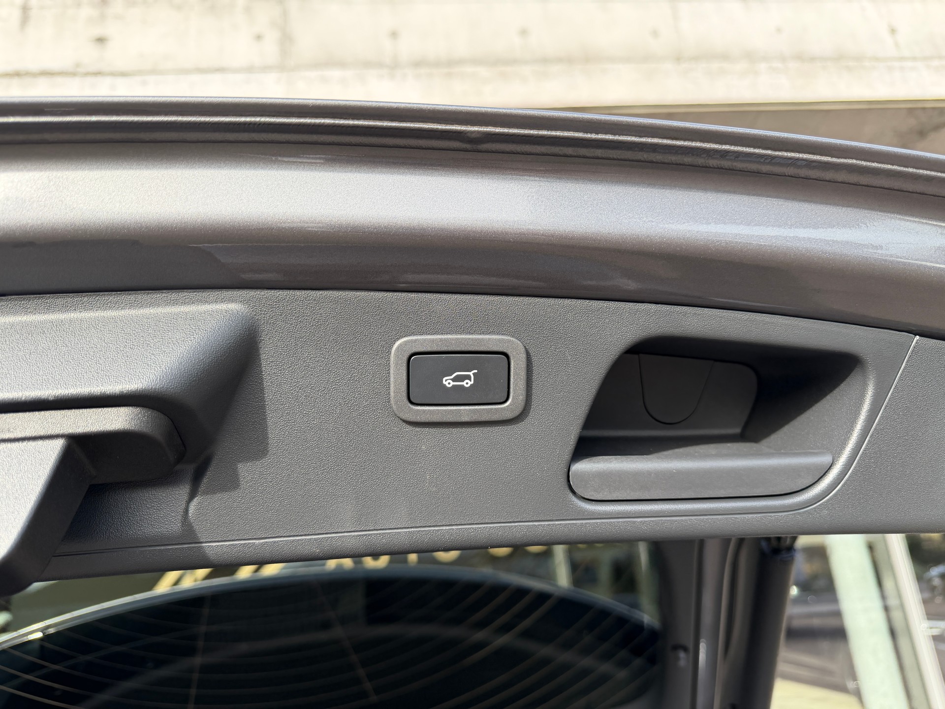 JAGUAR E-Pace 2.0d D200 R-Dynamic AWD SE-image-25