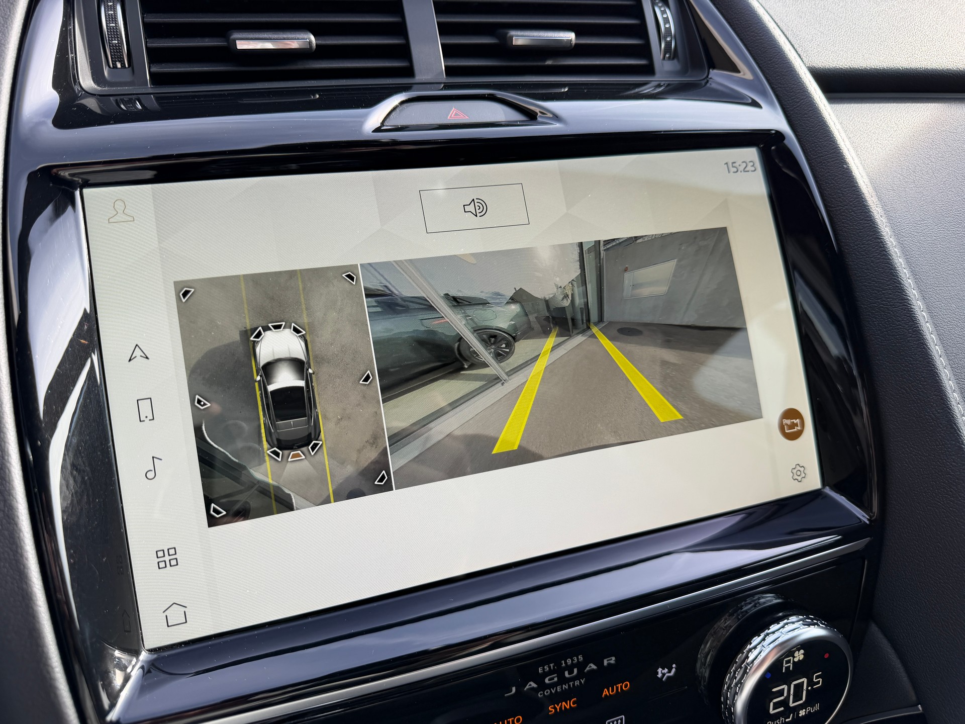 JAGUAR E-Pace 2.0d D200 R-Dynamic AWD SE-image-21
