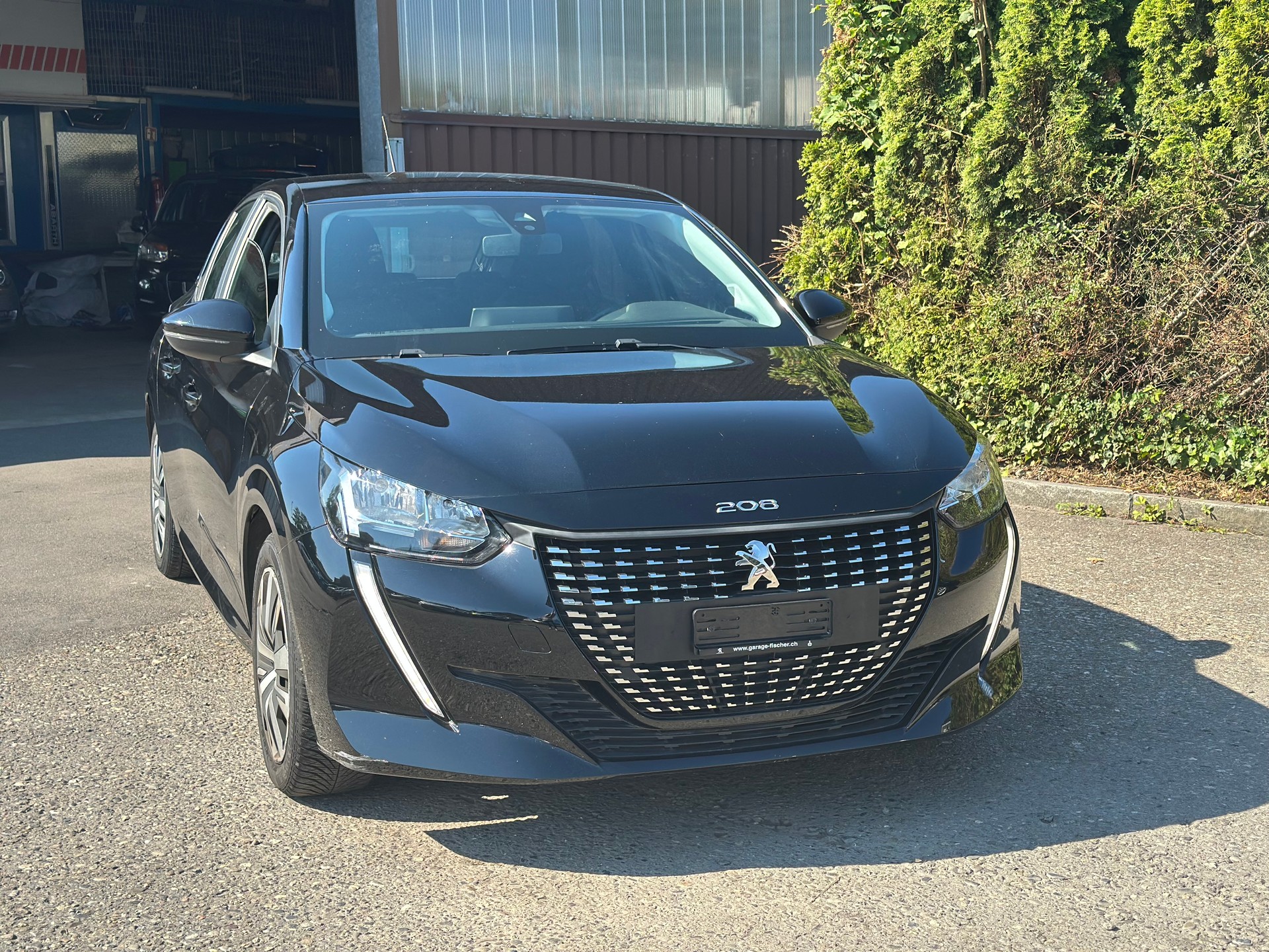 PEUGEOT 208 1.2 PureTech Active-image-8