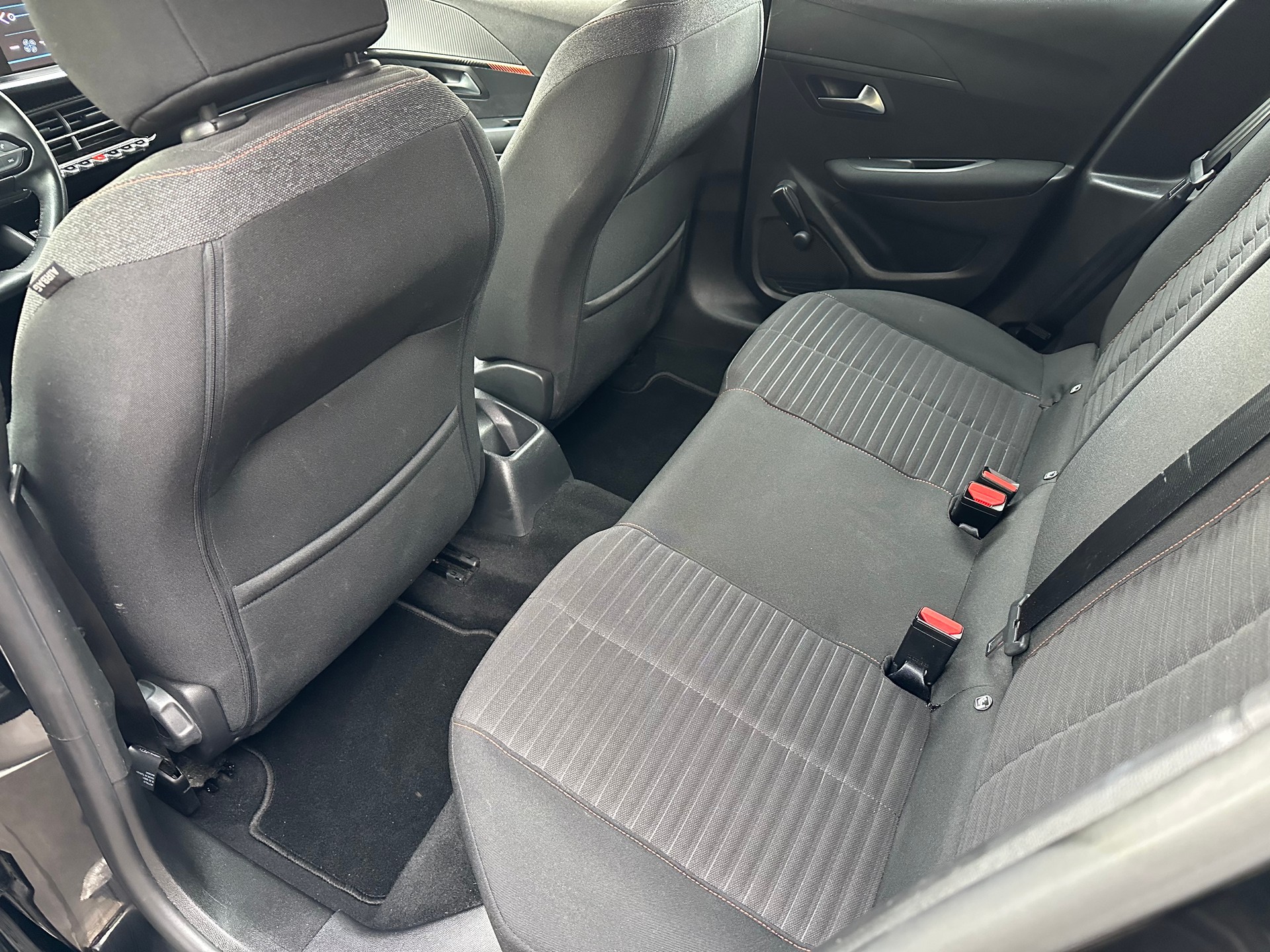 PEUGEOT 208 1.2 PureTech Active-image-12