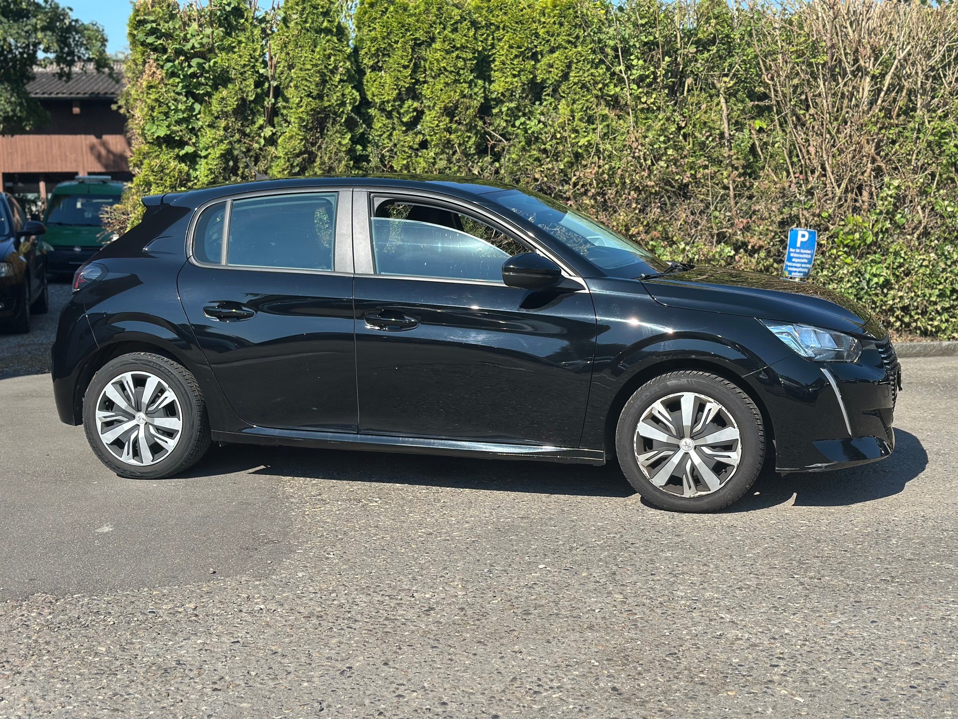 PEUGEOT 208 1.2 PureTech Active-image-1