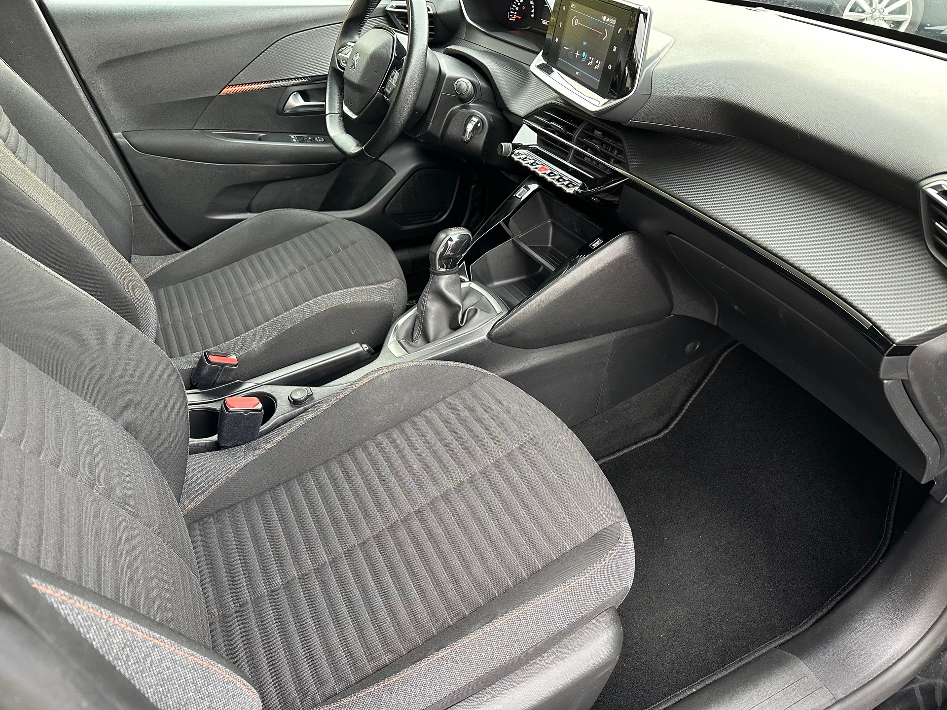 PEUGEOT 208 1.2 PureTech Active-image-10