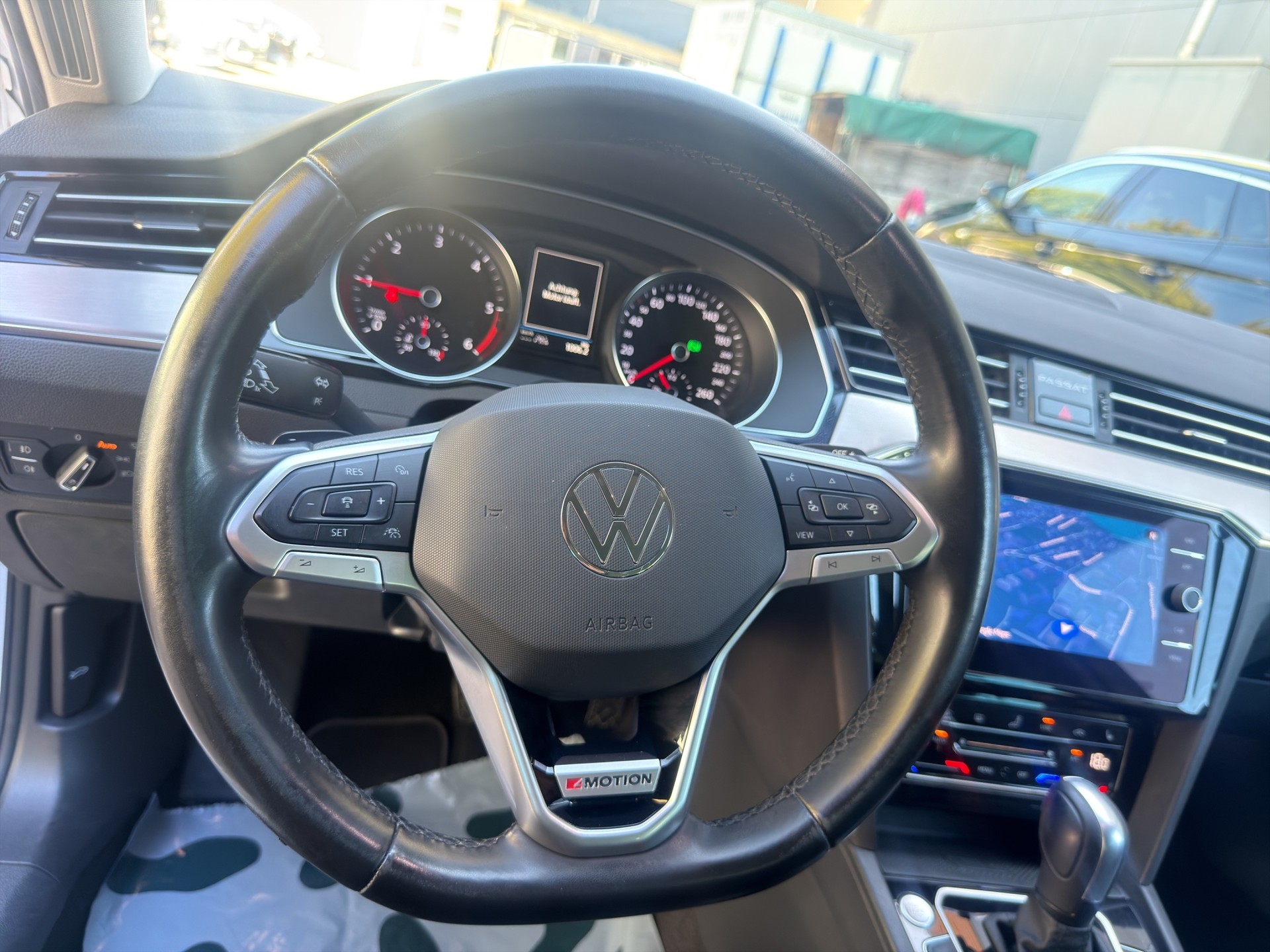 VW Passat 2.0 TDI BMT Elegance 4Motion DSG-image-9