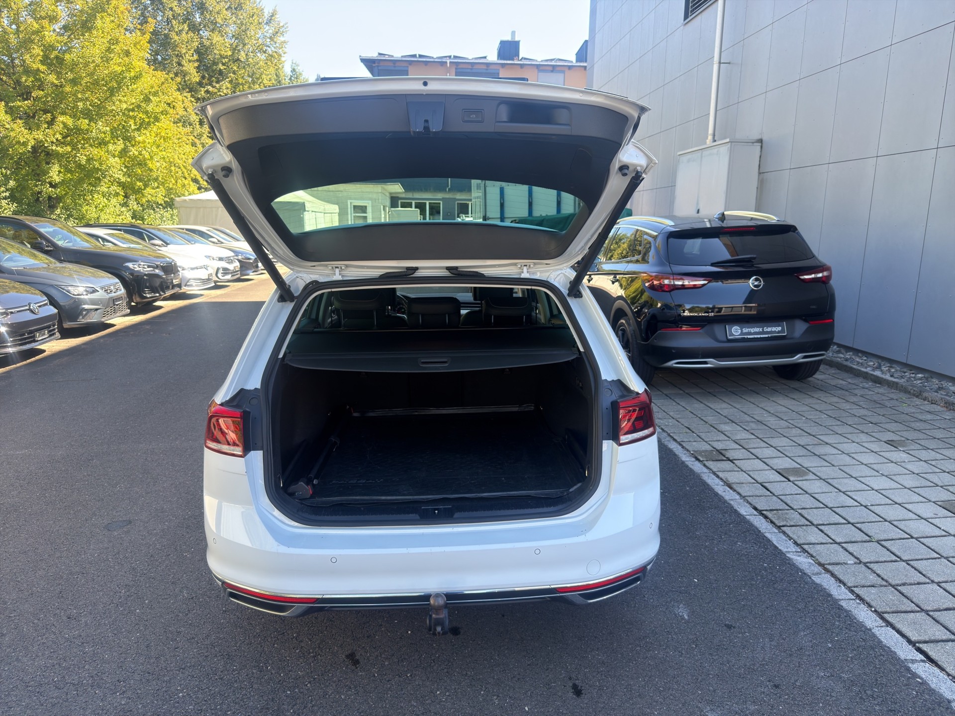 VW Passat 2.0 TDI BMT Elegance 4Motion DSG-image-14