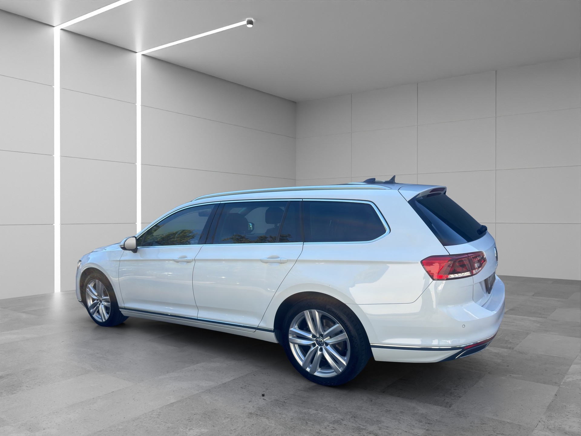 VW Passat 2.0 TDI BMT Elegance 4Motion DSG-image-2