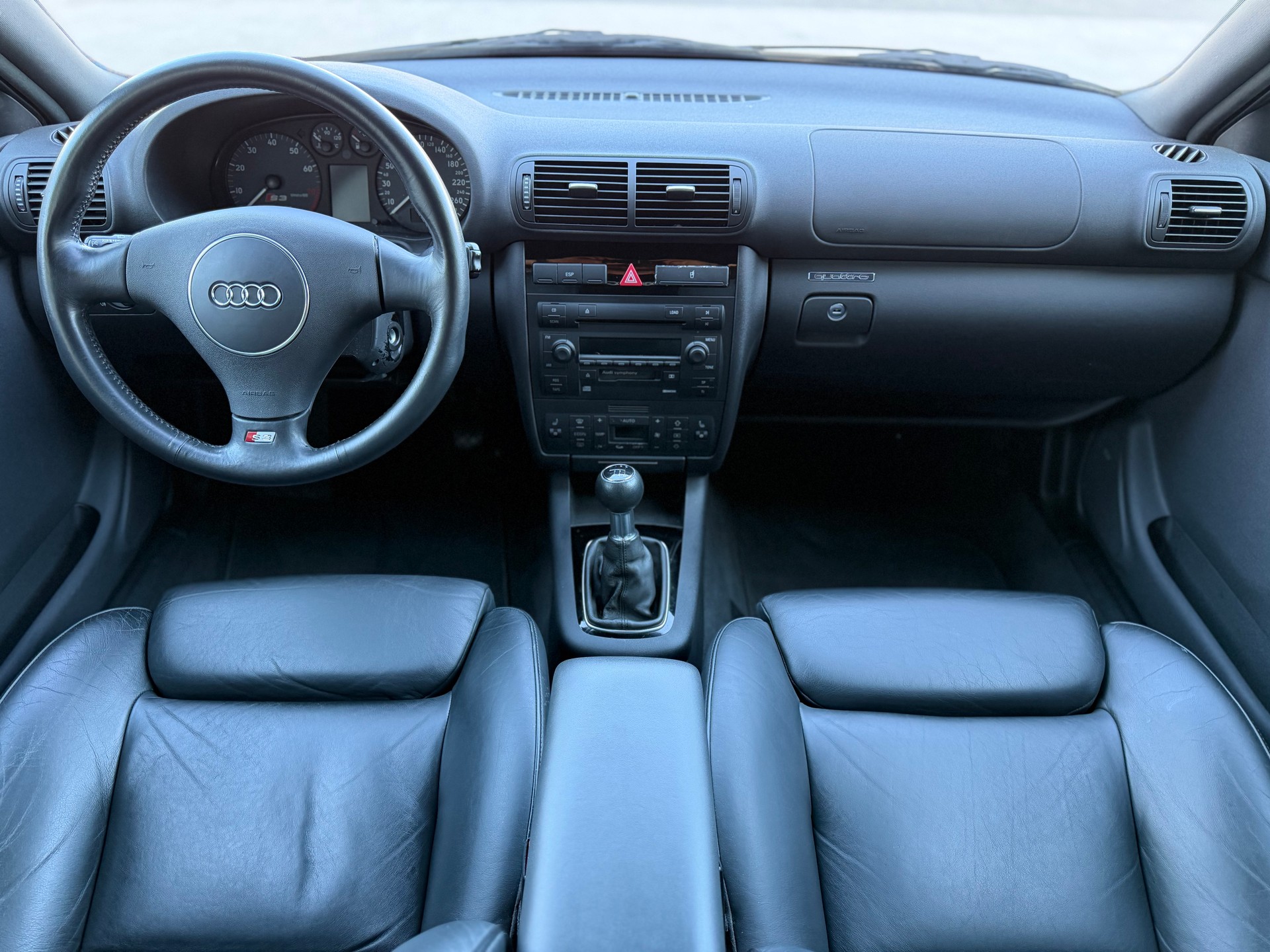 AUDI S3 quattro Swiss Edition-image-9