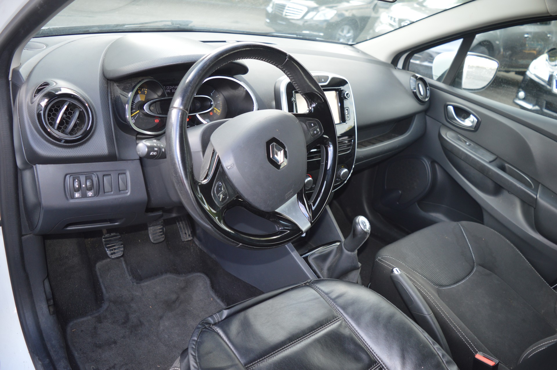 RENAULT Clio 1.2 16V Authentique-image-7