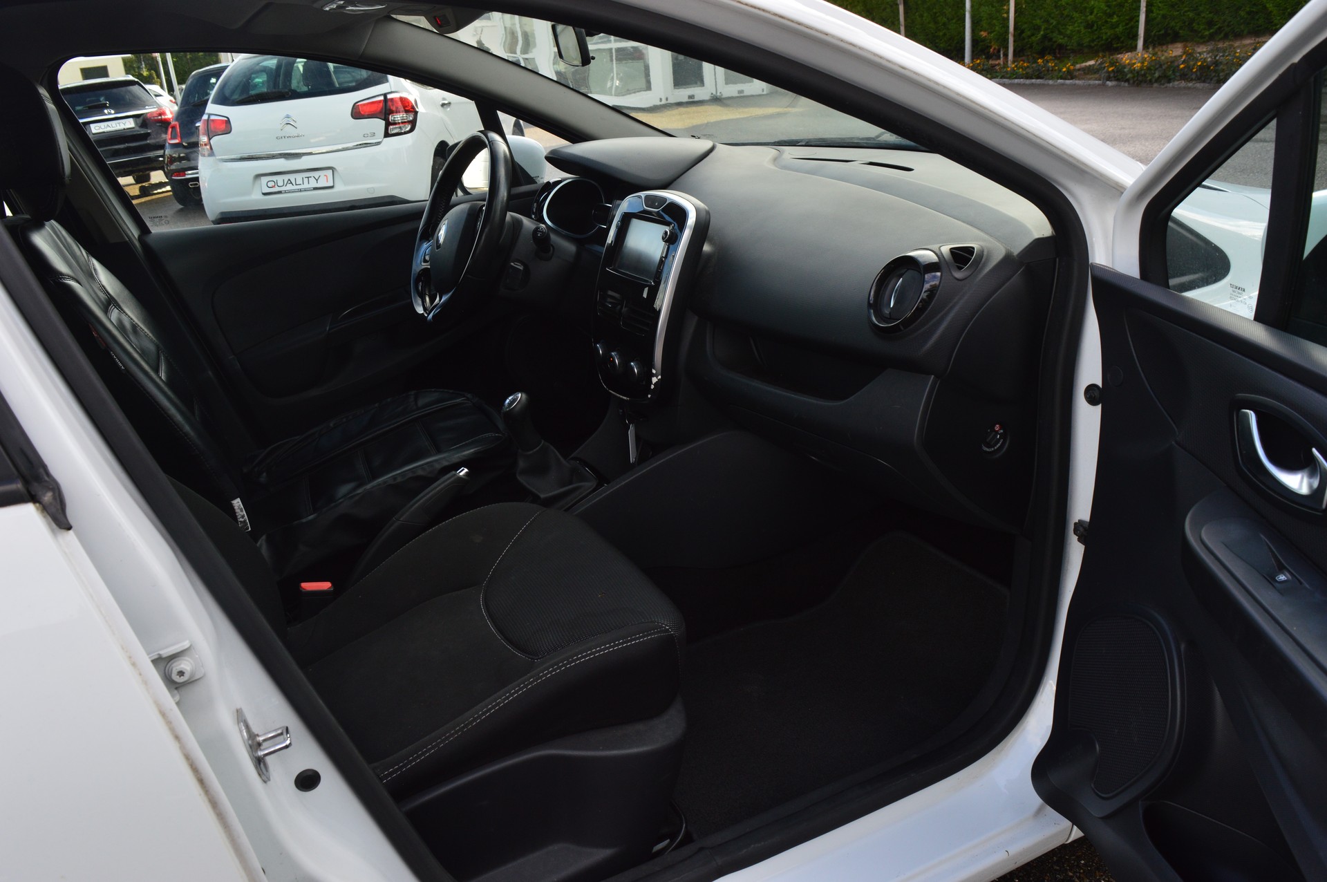 RENAULT Clio 1.2 16V Authentique-image-11