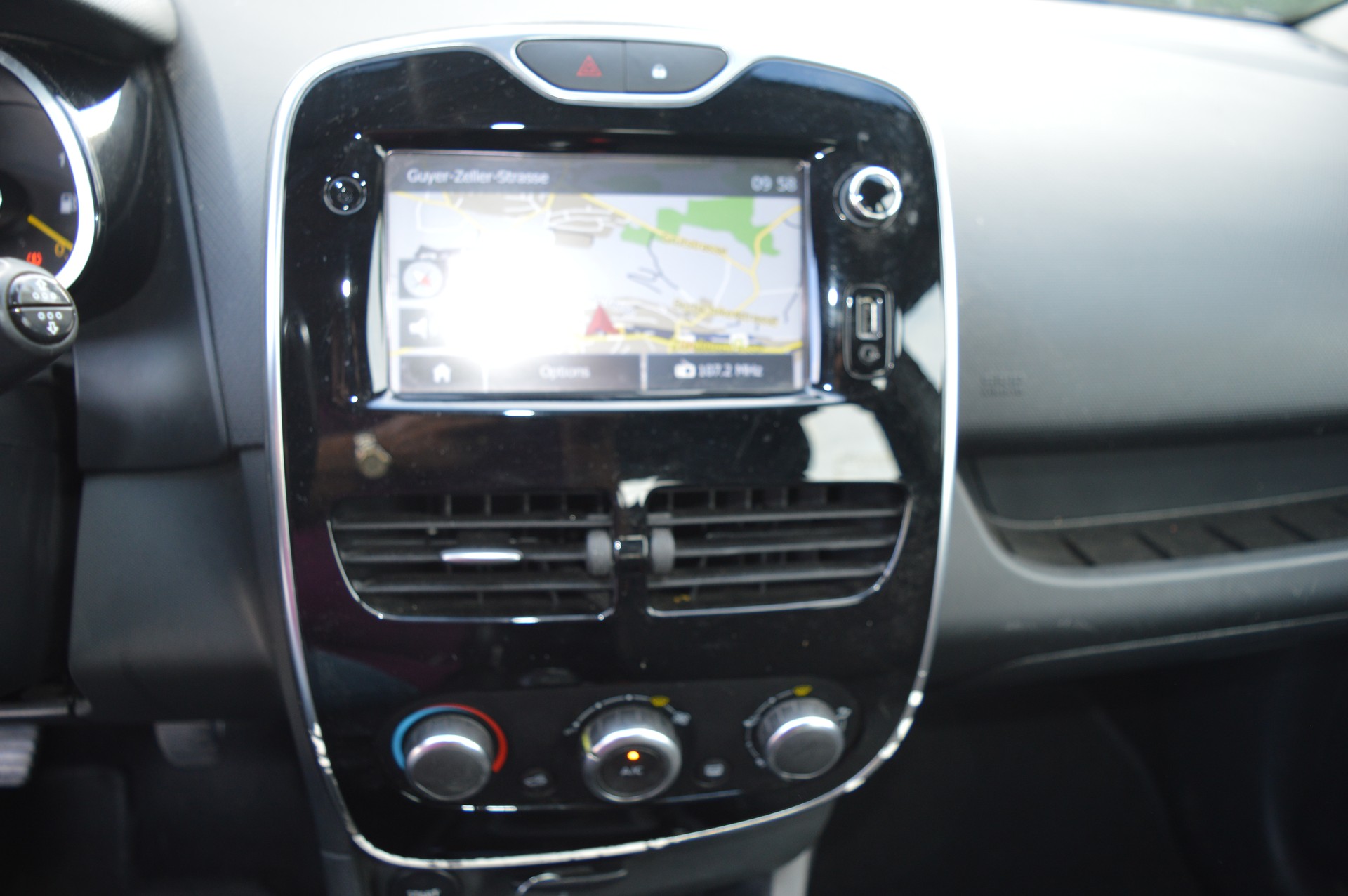 RENAULT Clio 1.2 16V Authentique-image-14