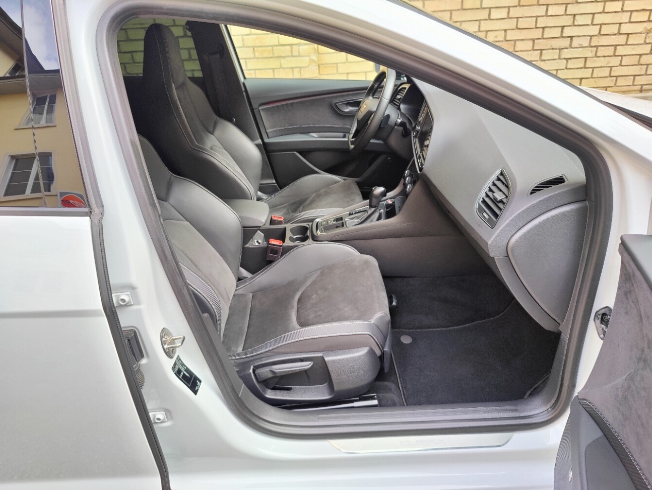 SEAT 2.0 TSI 300 Cupra 4Drive DSG-image-14