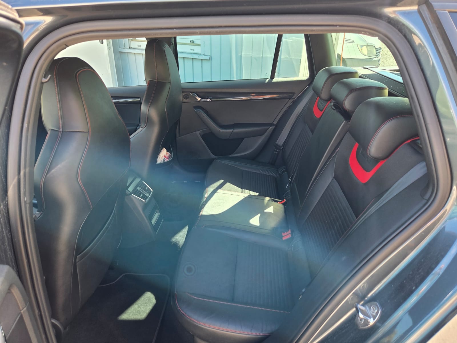 SKODA Octavia Combi 2.0 TDI RS DSG-image-14