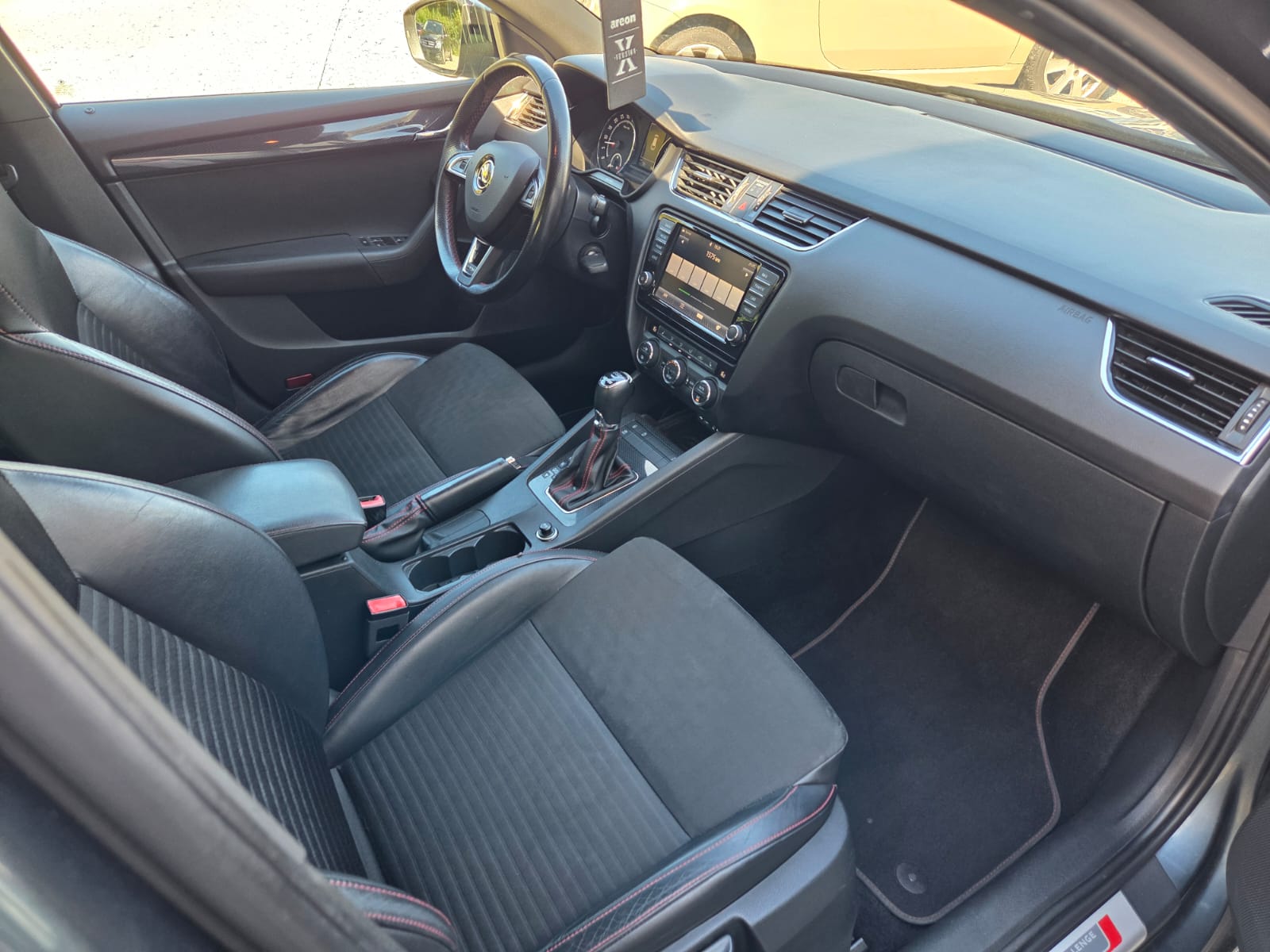 SKODA Octavia Combi 2.0 TDI RS DSG-image-11