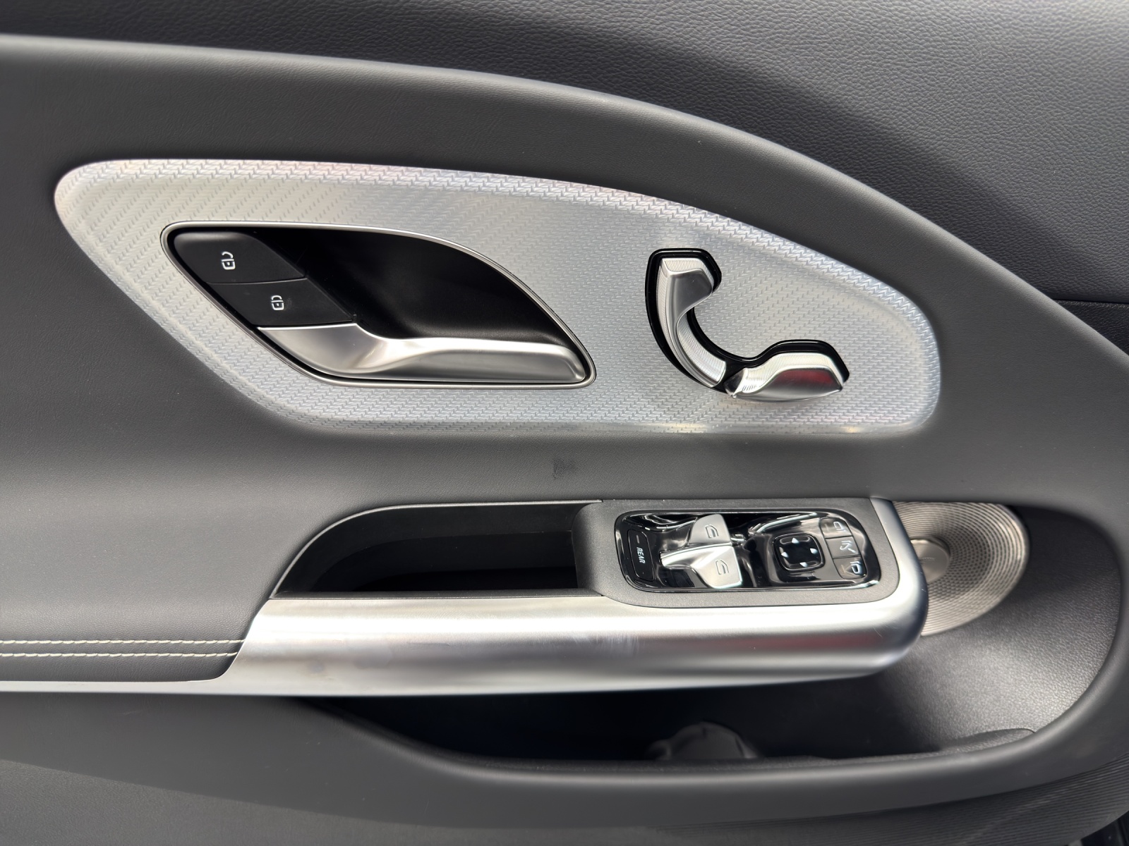 MERCEDES-BENZ CLA 350 AMG Line 4Matic-image-12