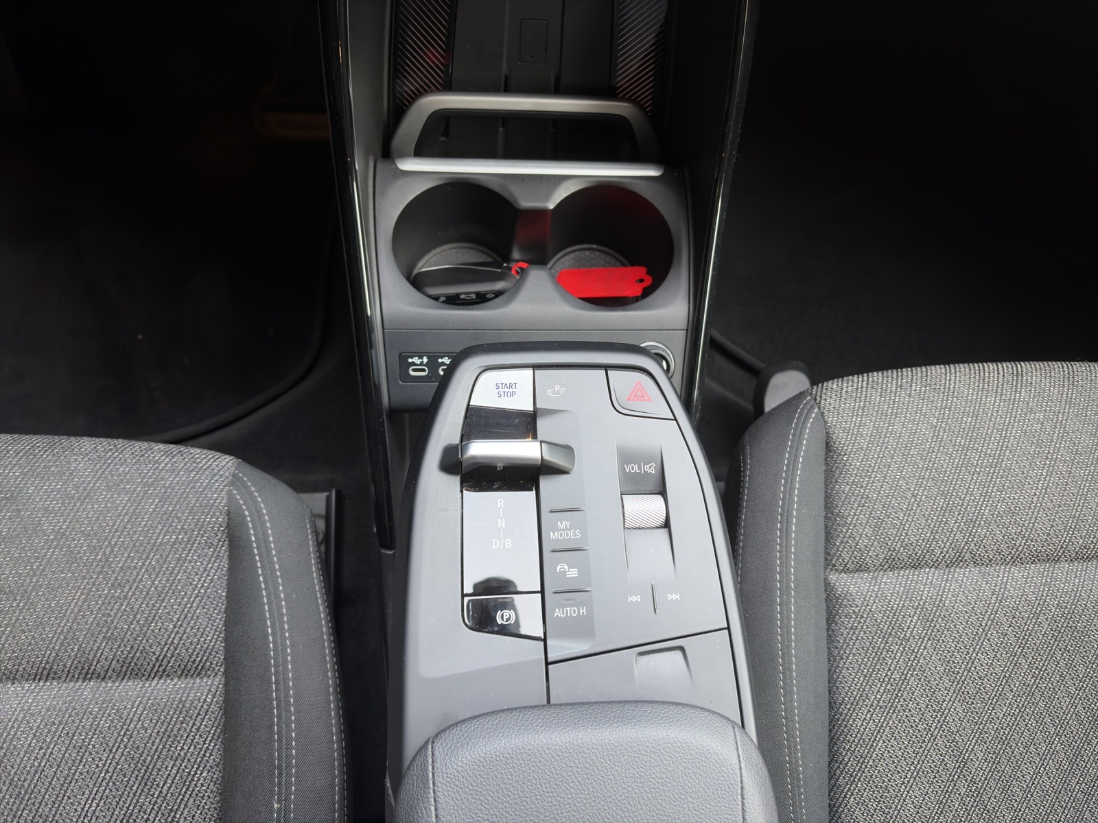 BMW iX1 xDrive30-image-14