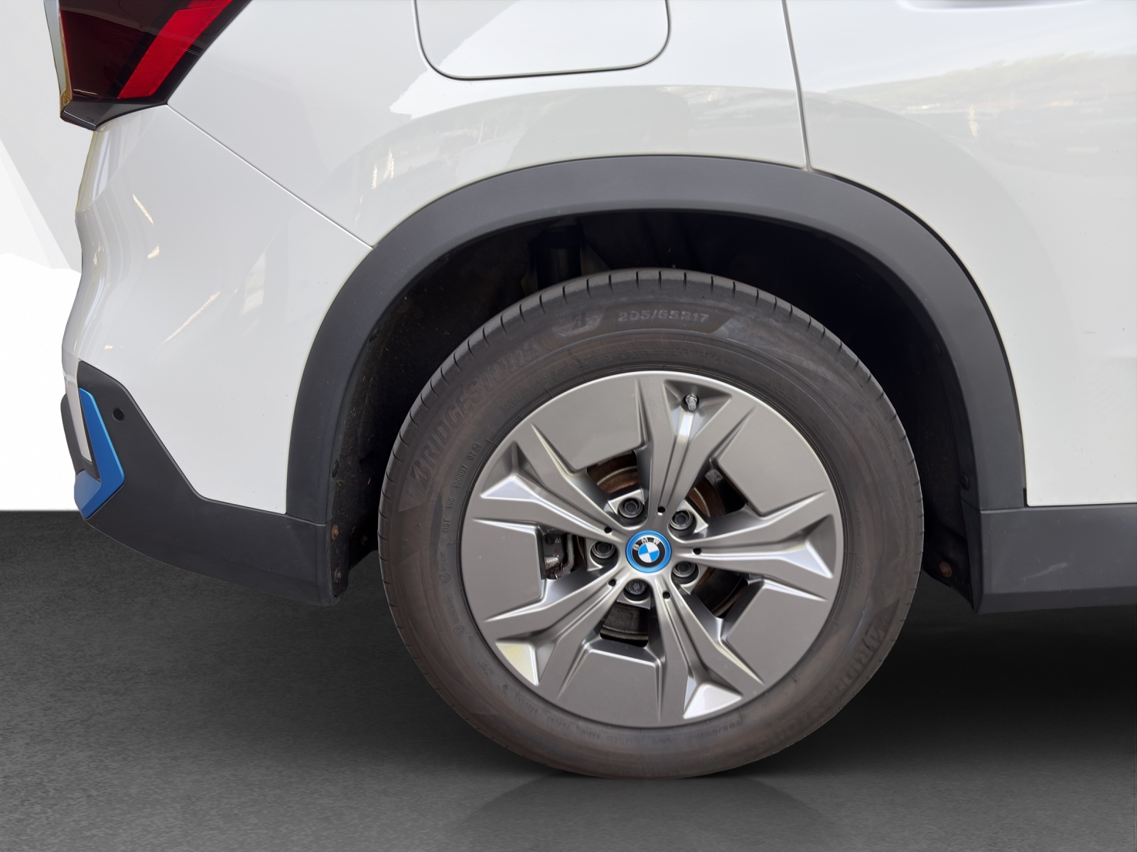 BMW iX1 xDrive30-image-22