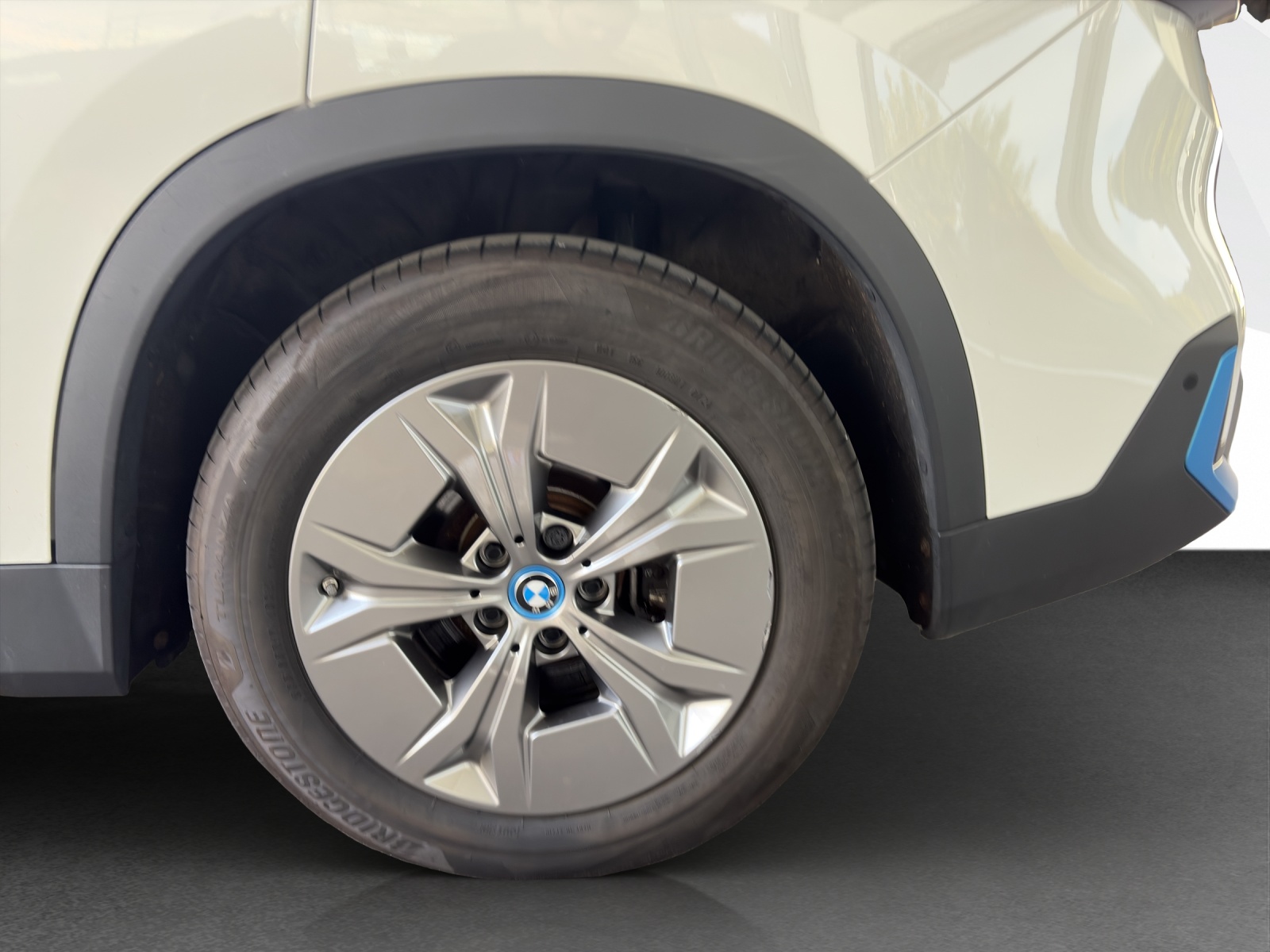 BMW iX1 xDrive30-image-21