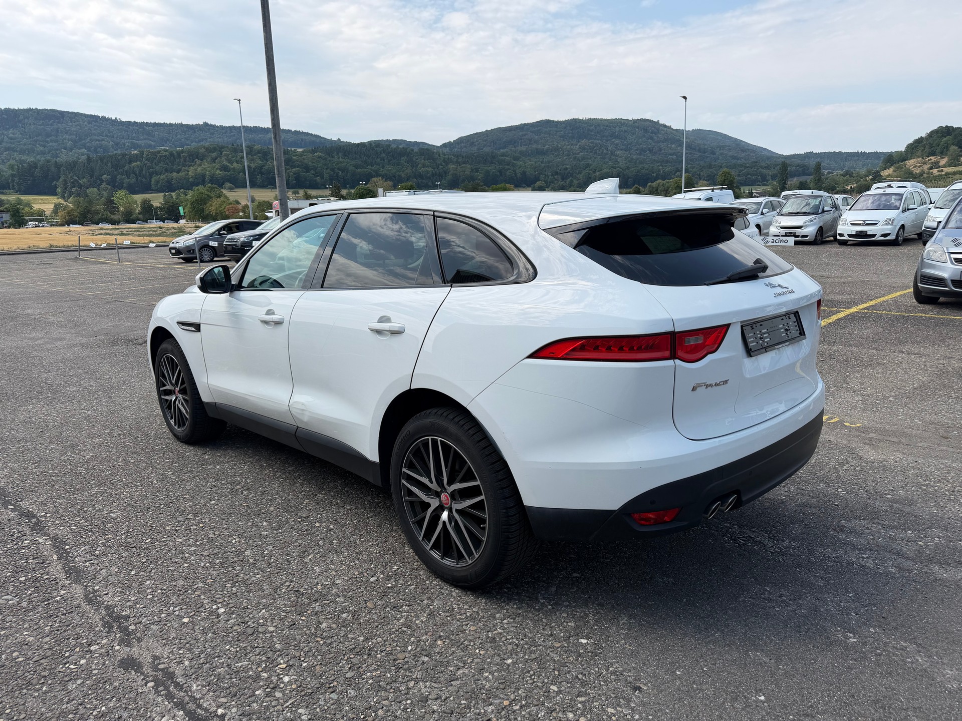 JAGUAR F-Pace 2.0d R-Sport AWD Automatik-image-4