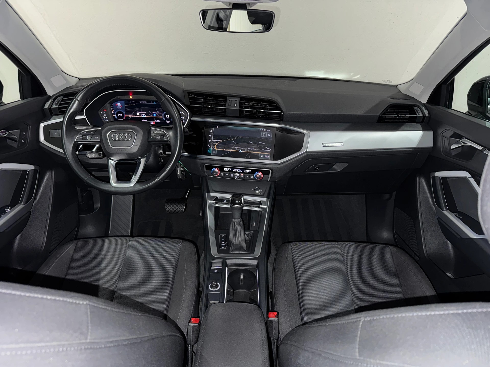 AUDI Q3 40 TFSI quattro S-tronic-image-13