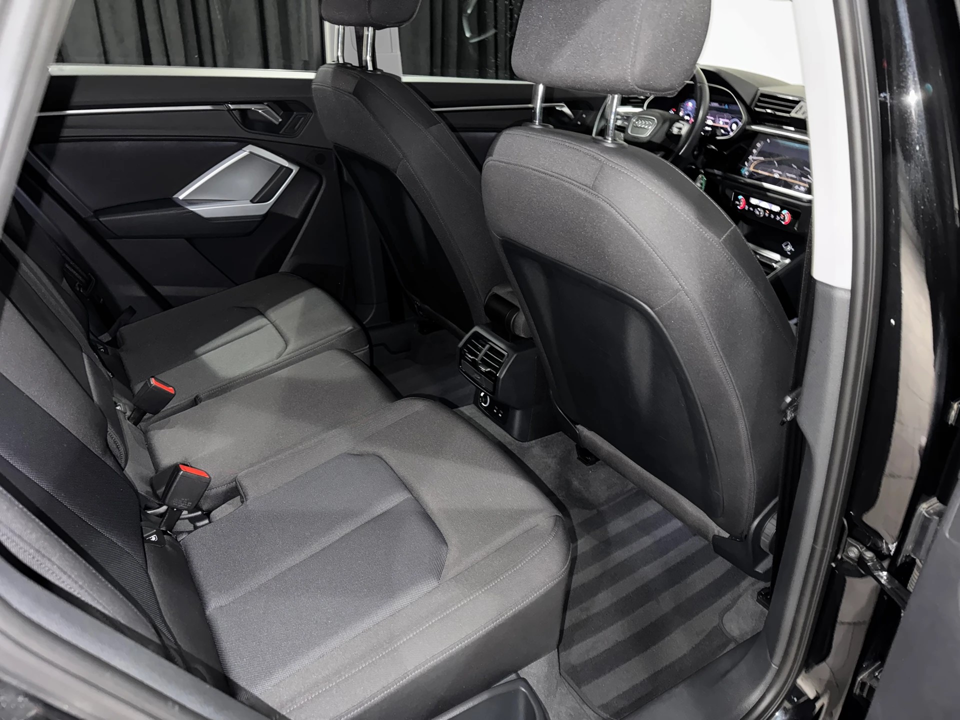 AUDI Q3 40 TFSI quattro S-tronic-image-14