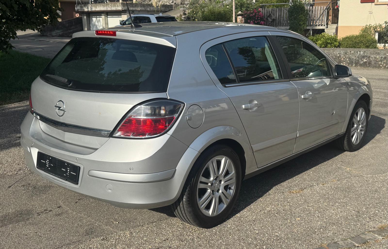 OPEL Astra 1.8i 16V Enjoy-image-4
