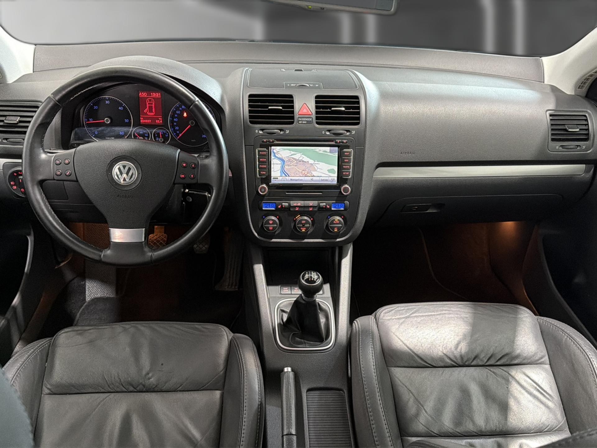 VW Golf Variant 2.0 TDI Sportline-image-9
