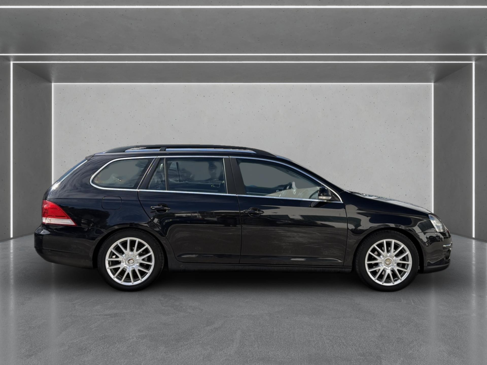 VW Golf Variant 2.0 TDI Sportline-image-8