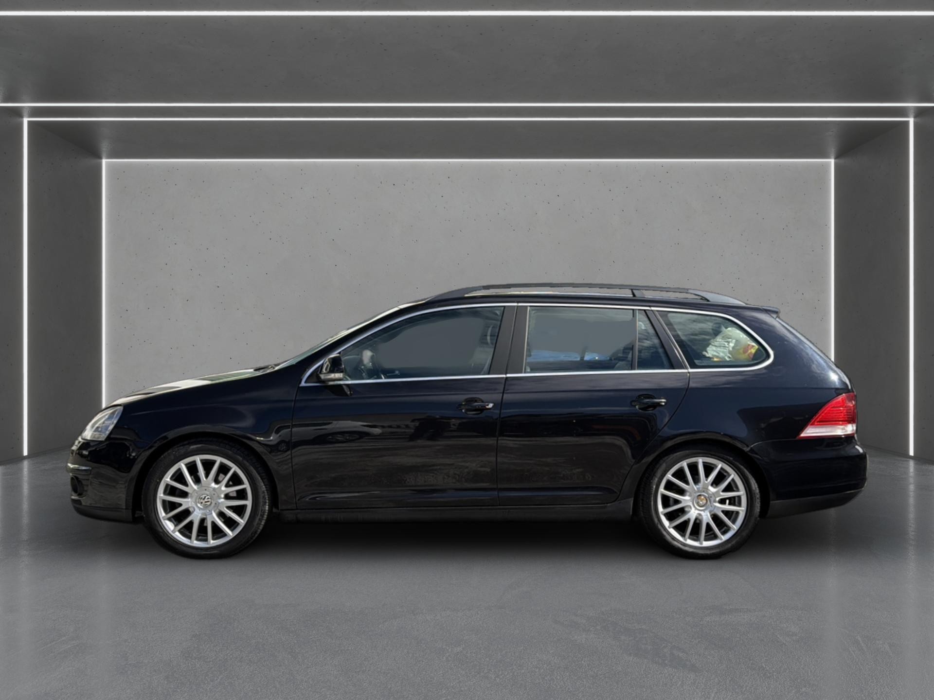 VW Golf Variant 2.0 TDI Sportline-image-4