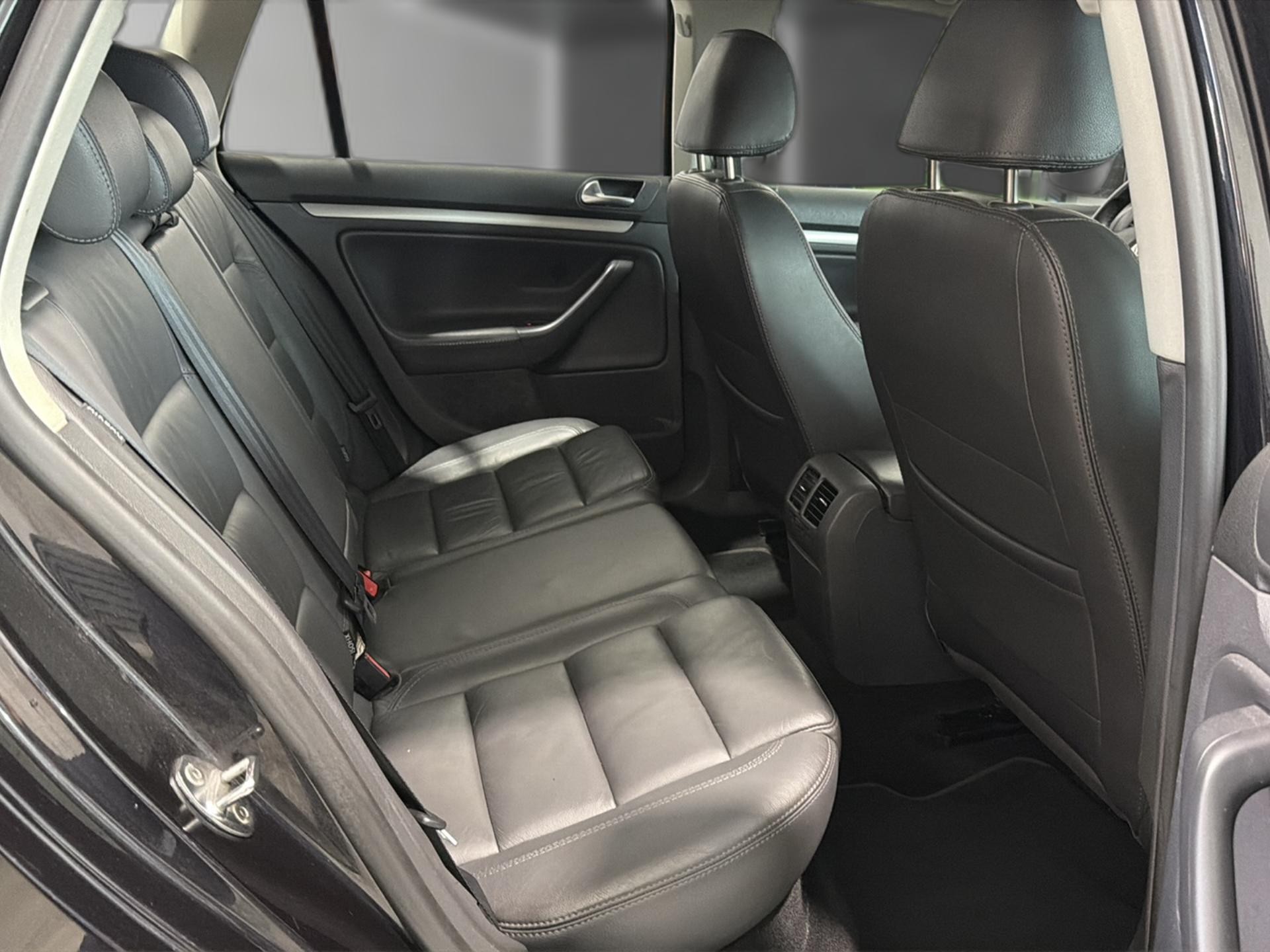 VW Golf Variant 2.0 TDI Sportline-image-13