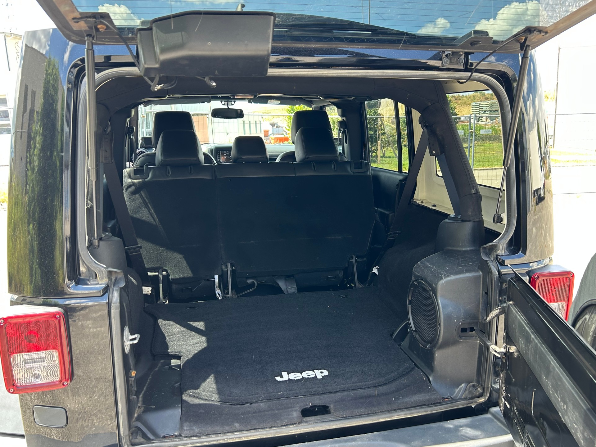 JEEP Wrangler 2.8CRD Unlimited Moab Automatic-image-6