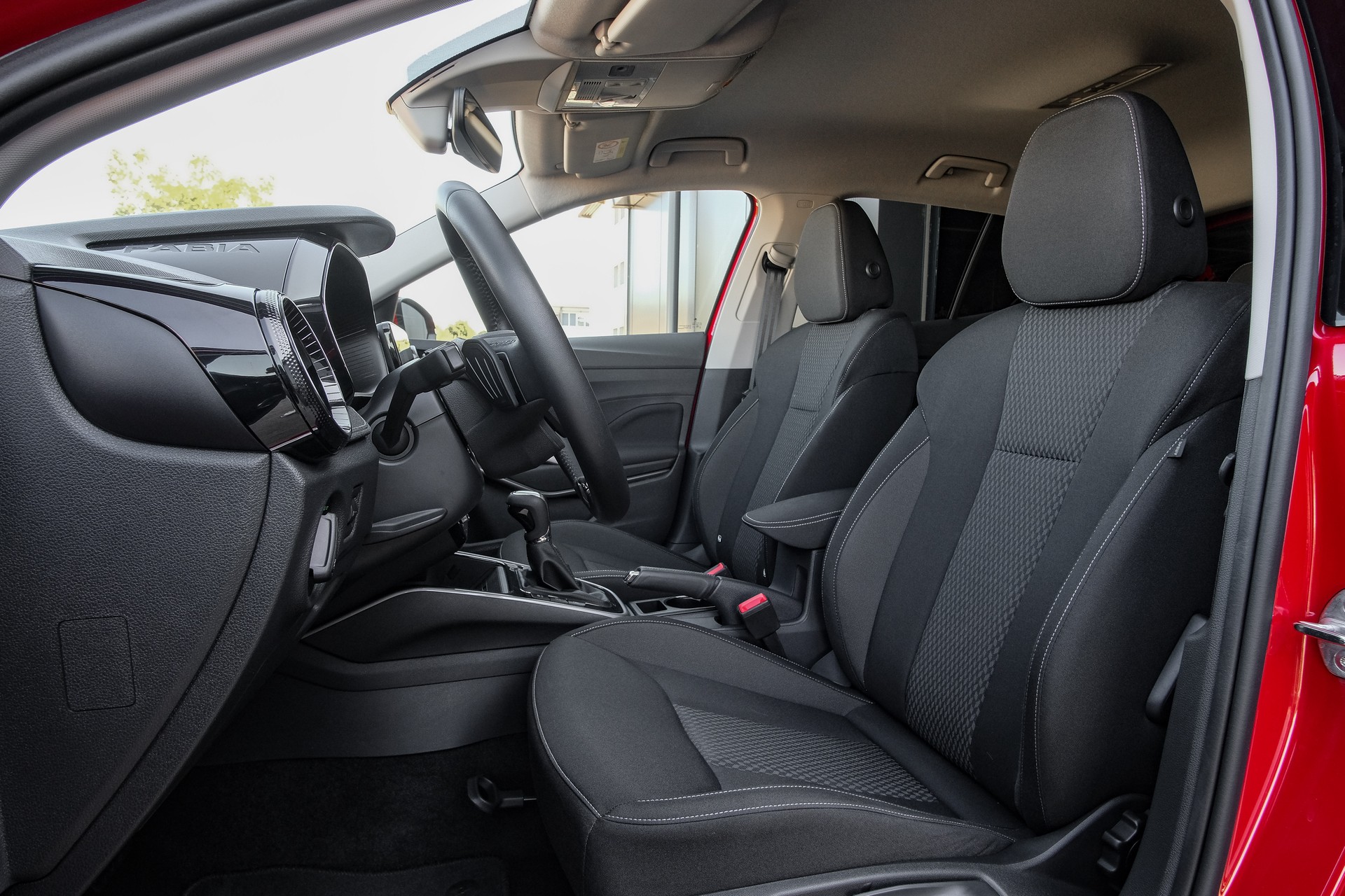 SKODA Fabia 1.0 TSI Selection DSG-image-9
