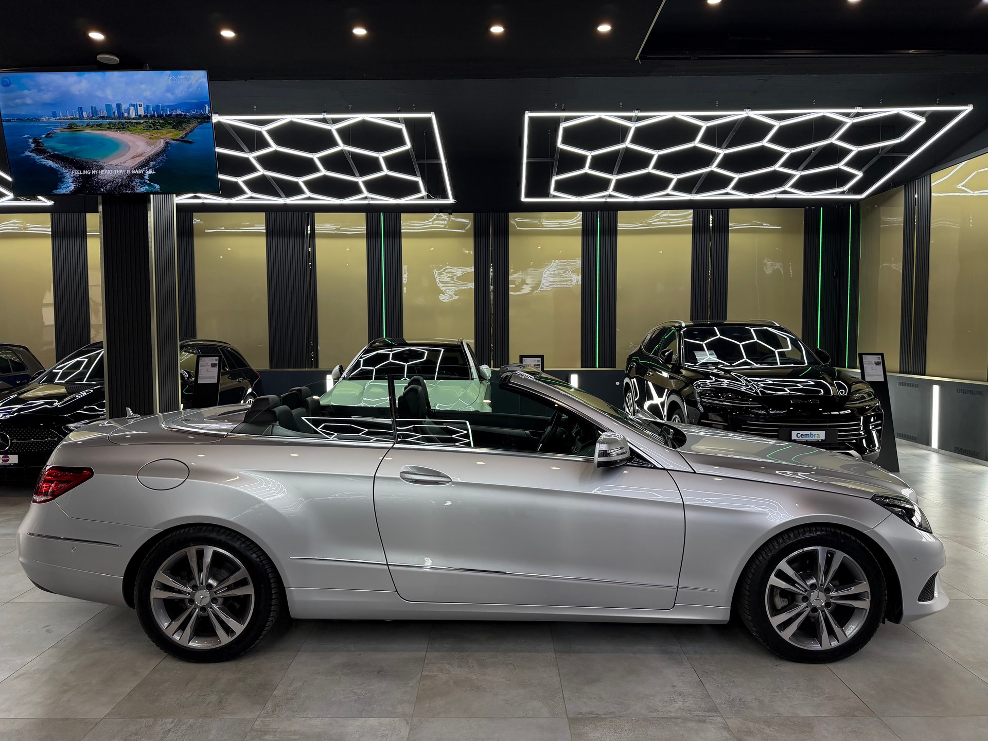 MERCEDES-BENZ E 200 7G-Tronic-image-4