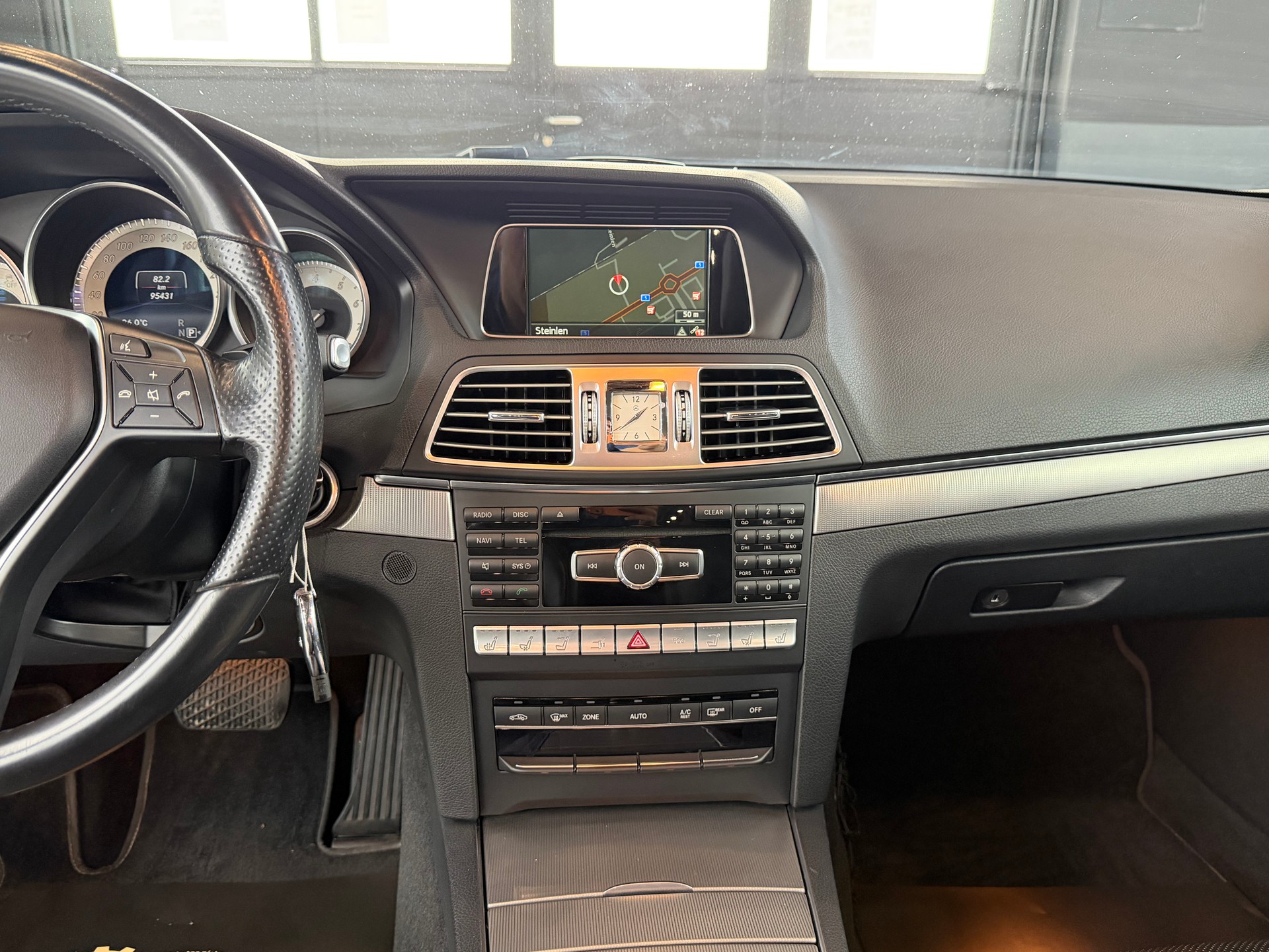 MERCEDES-BENZ E 200 7G-Tronic-image-14