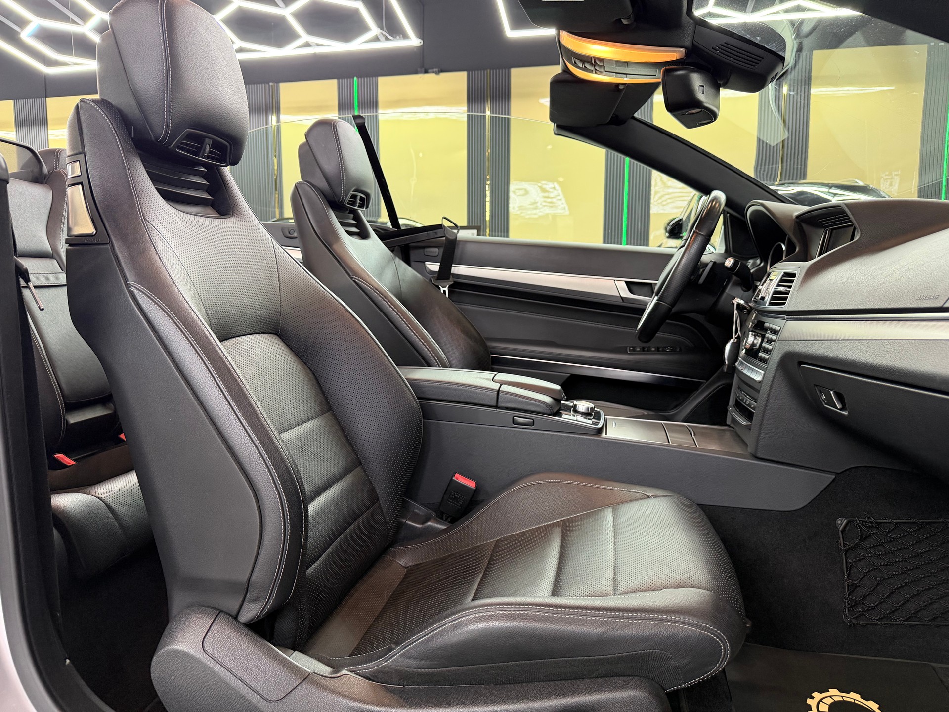 MERCEDES-BENZ E 200 7G-Tronic-image-12