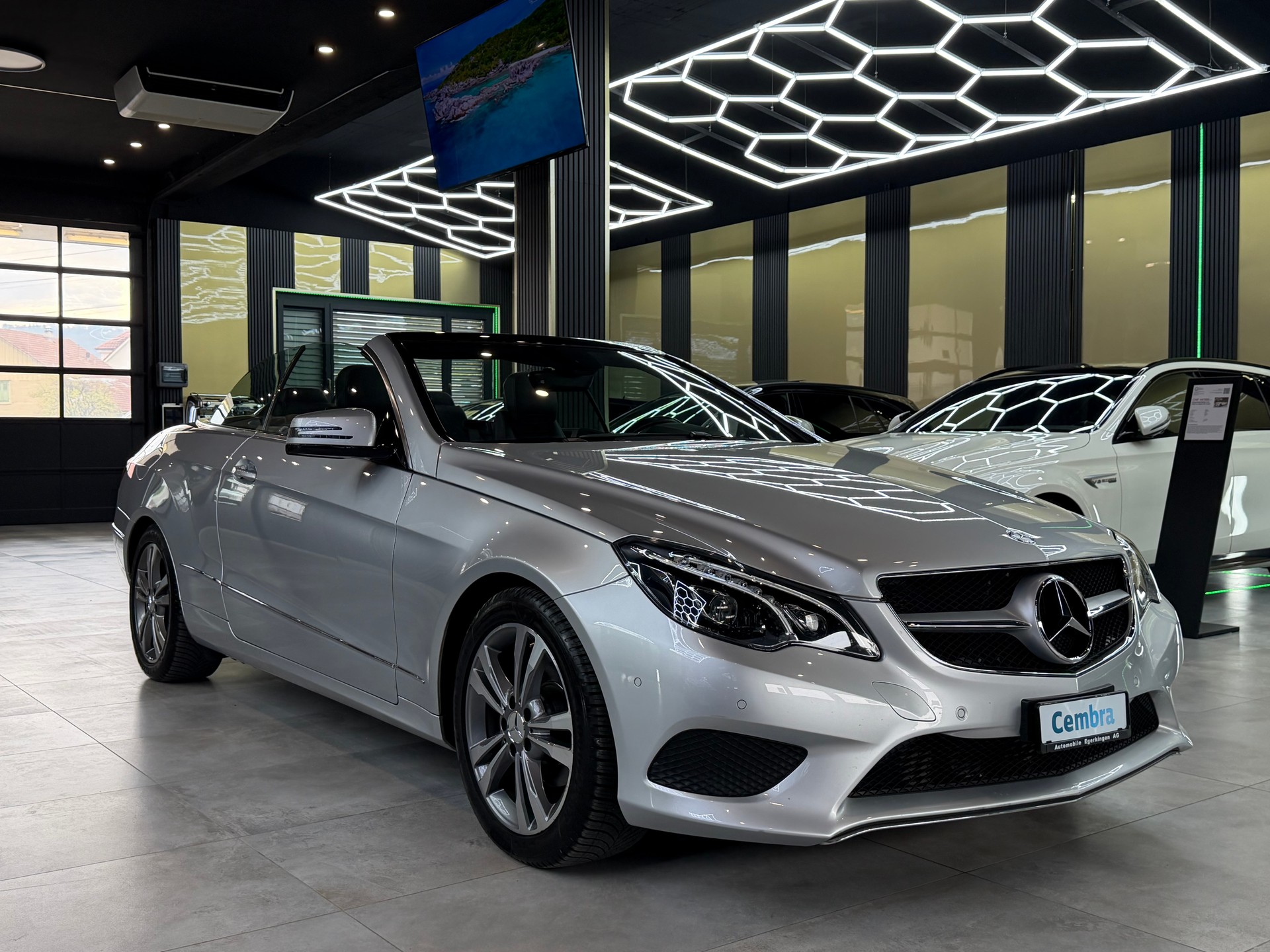MERCEDES-BENZ E 200 7G-Tronic-image-2