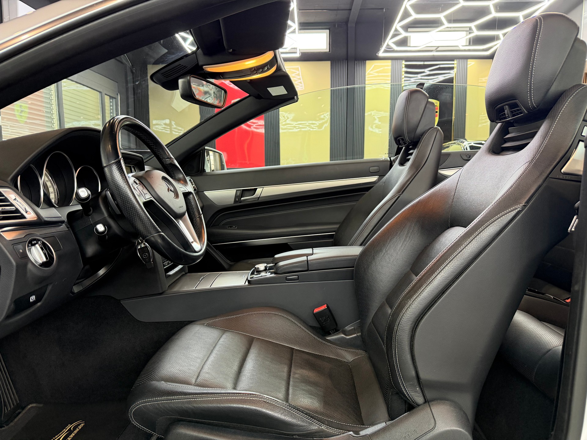 MERCEDES-BENZ E 200 7G-Tronic-image-11