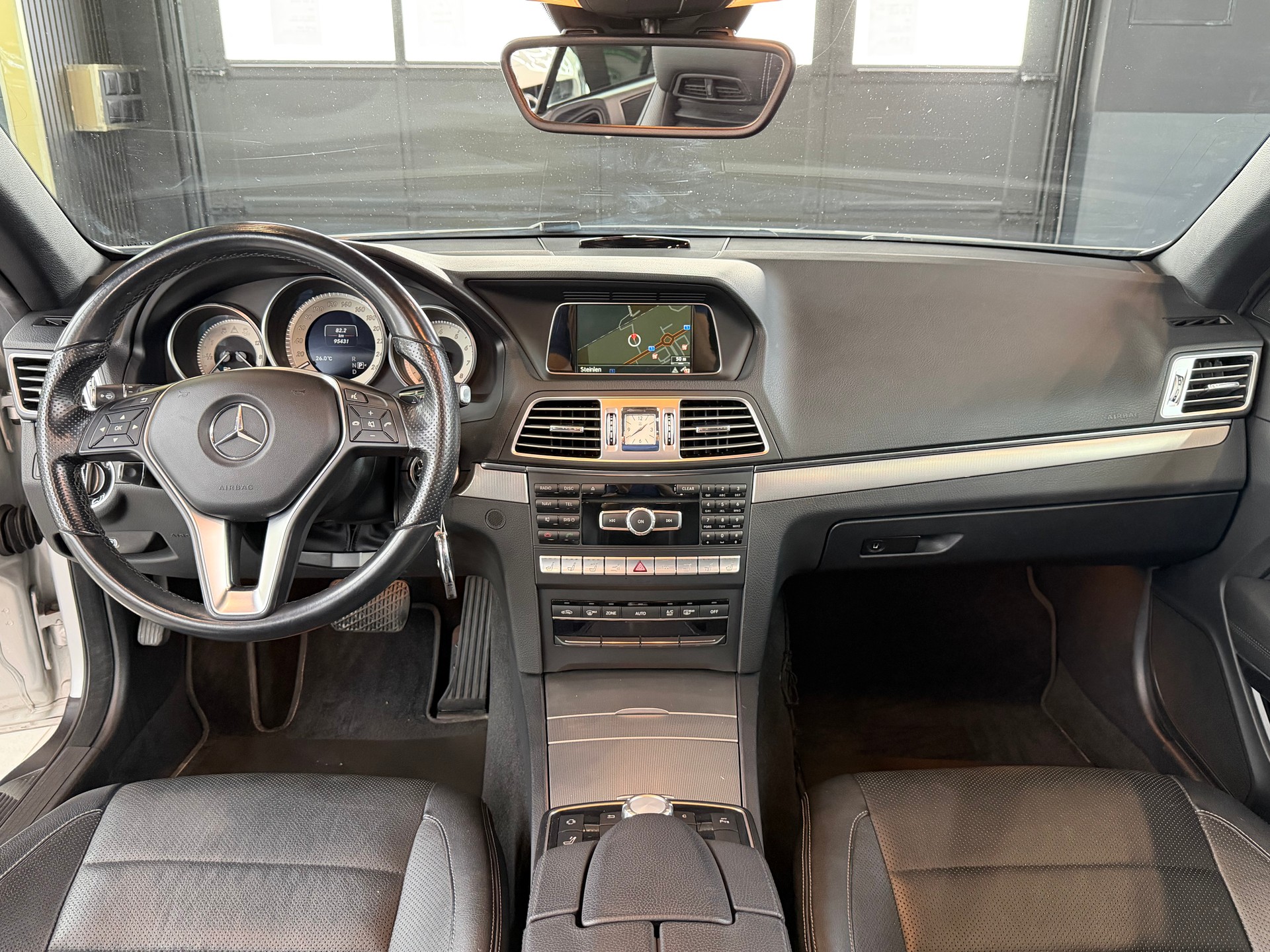MERCEDES-BENZ E 200 7G-Tronic-image-13