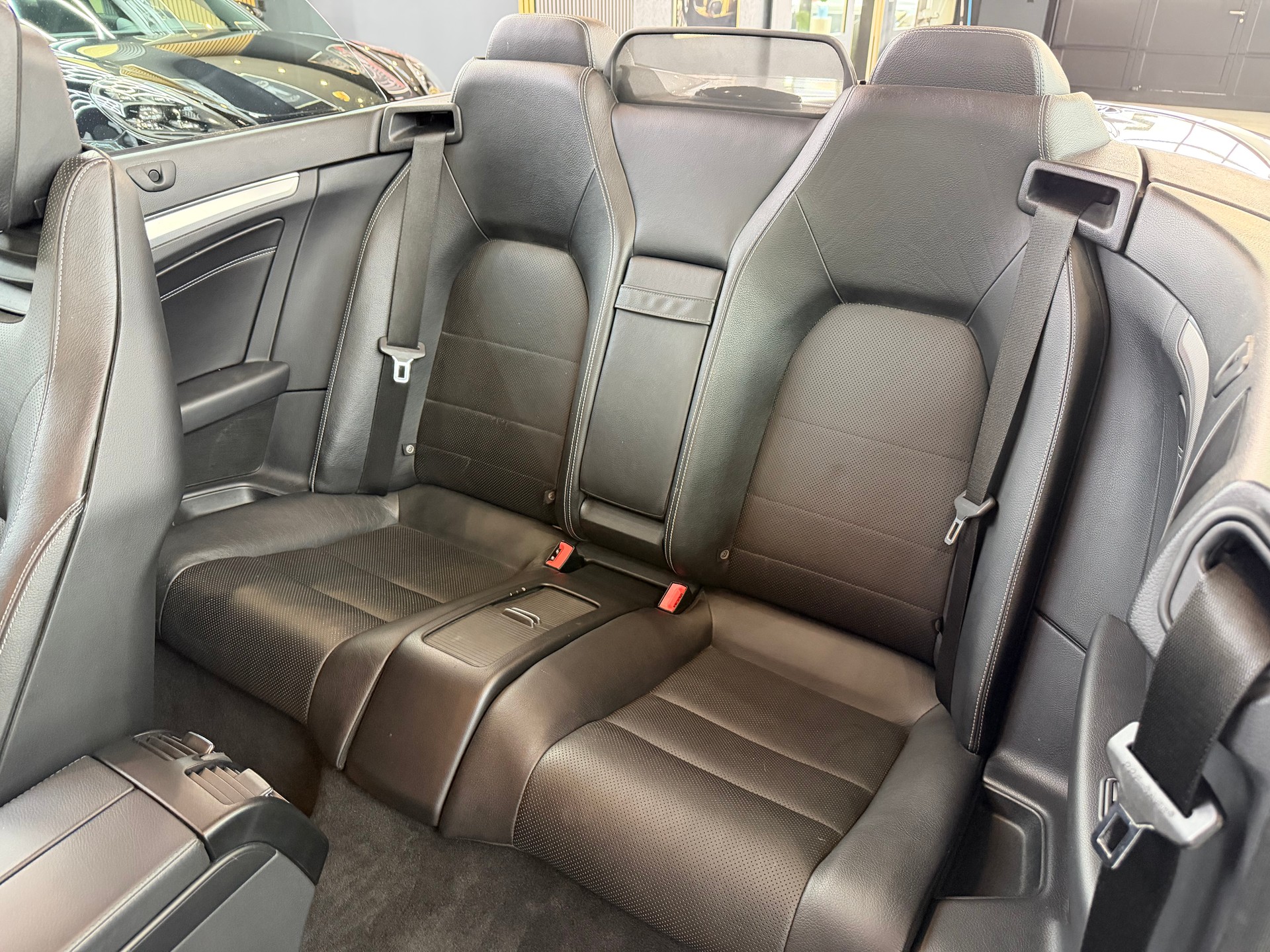 MERCEDES-BENZ E 200 7G-Tronic-image-17