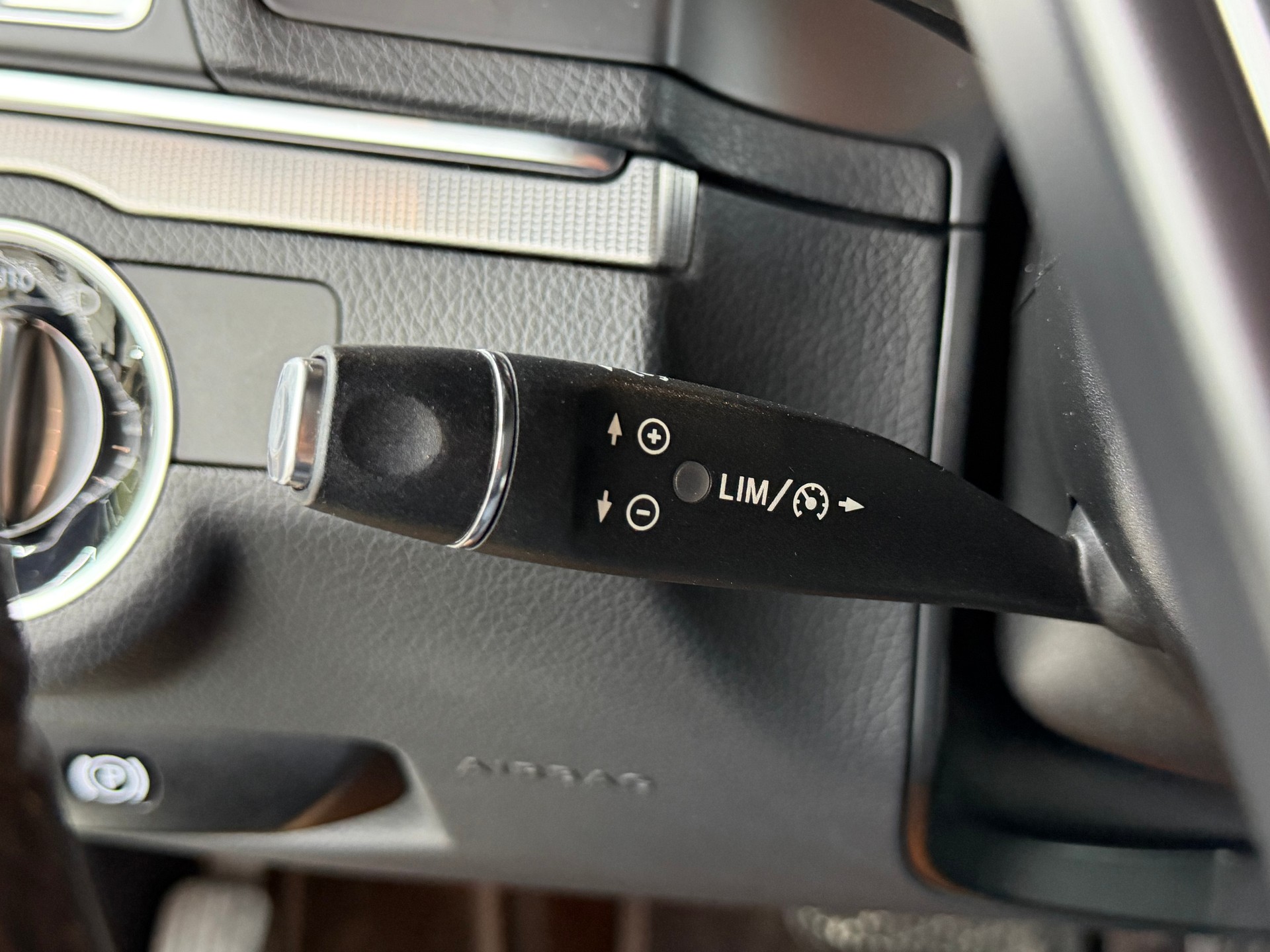 MERCEDES-BENZ E 200 7G-Tronic-image-22