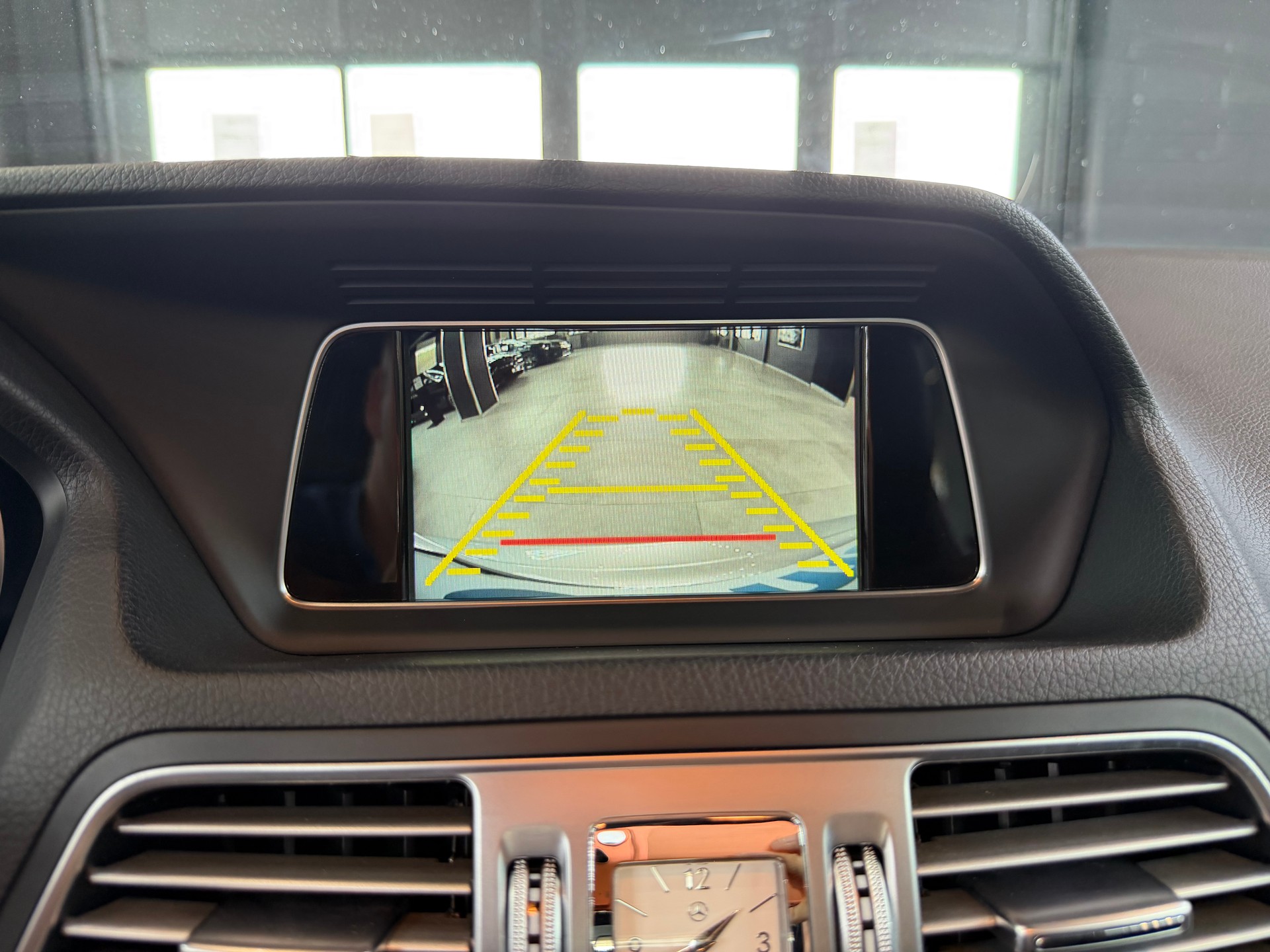 MERCEDES-BENZ E 200 7G-Tronic-image-21