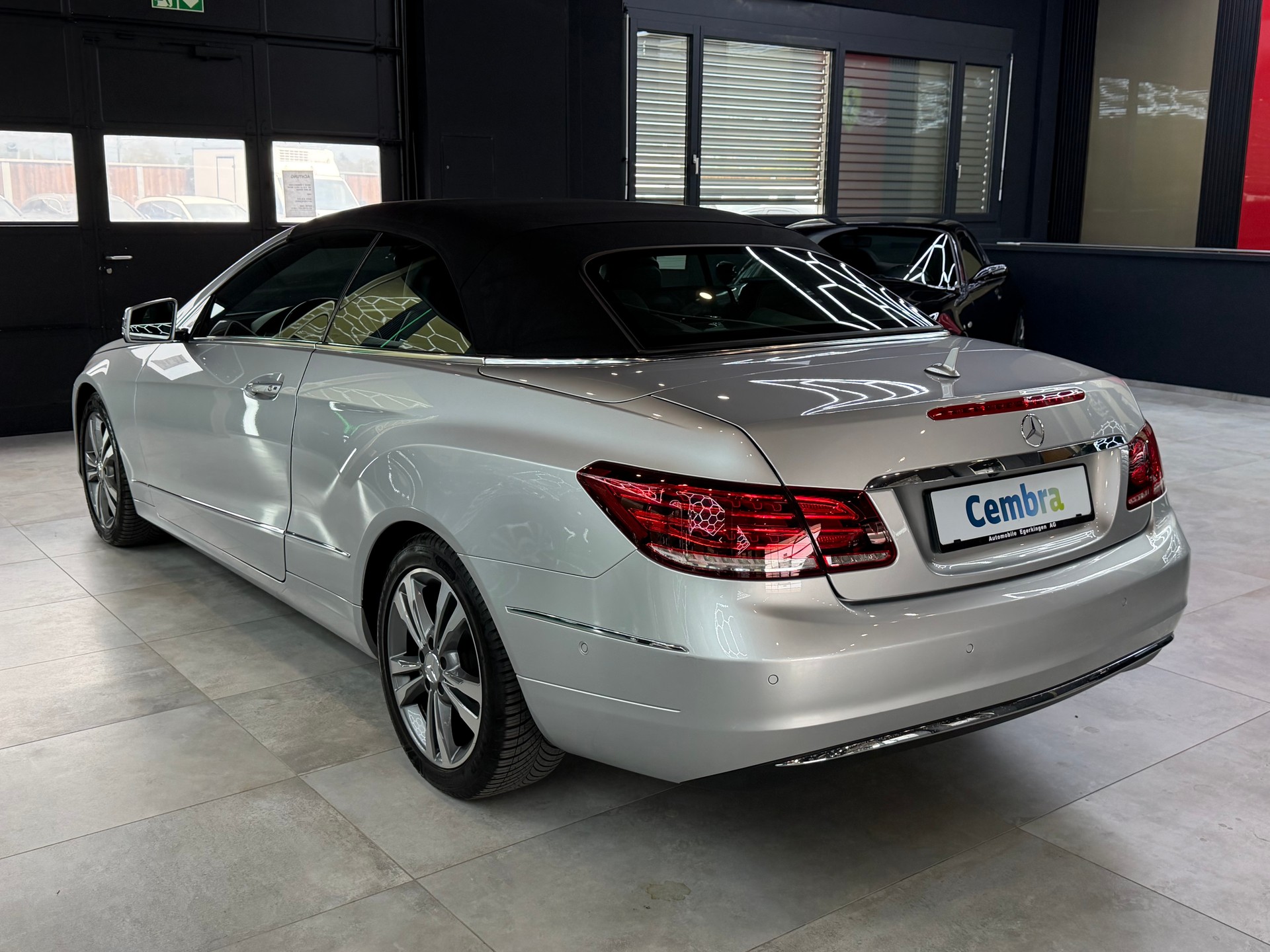 MERCEDES-BENZ E 200 7G-Tronic-image-8