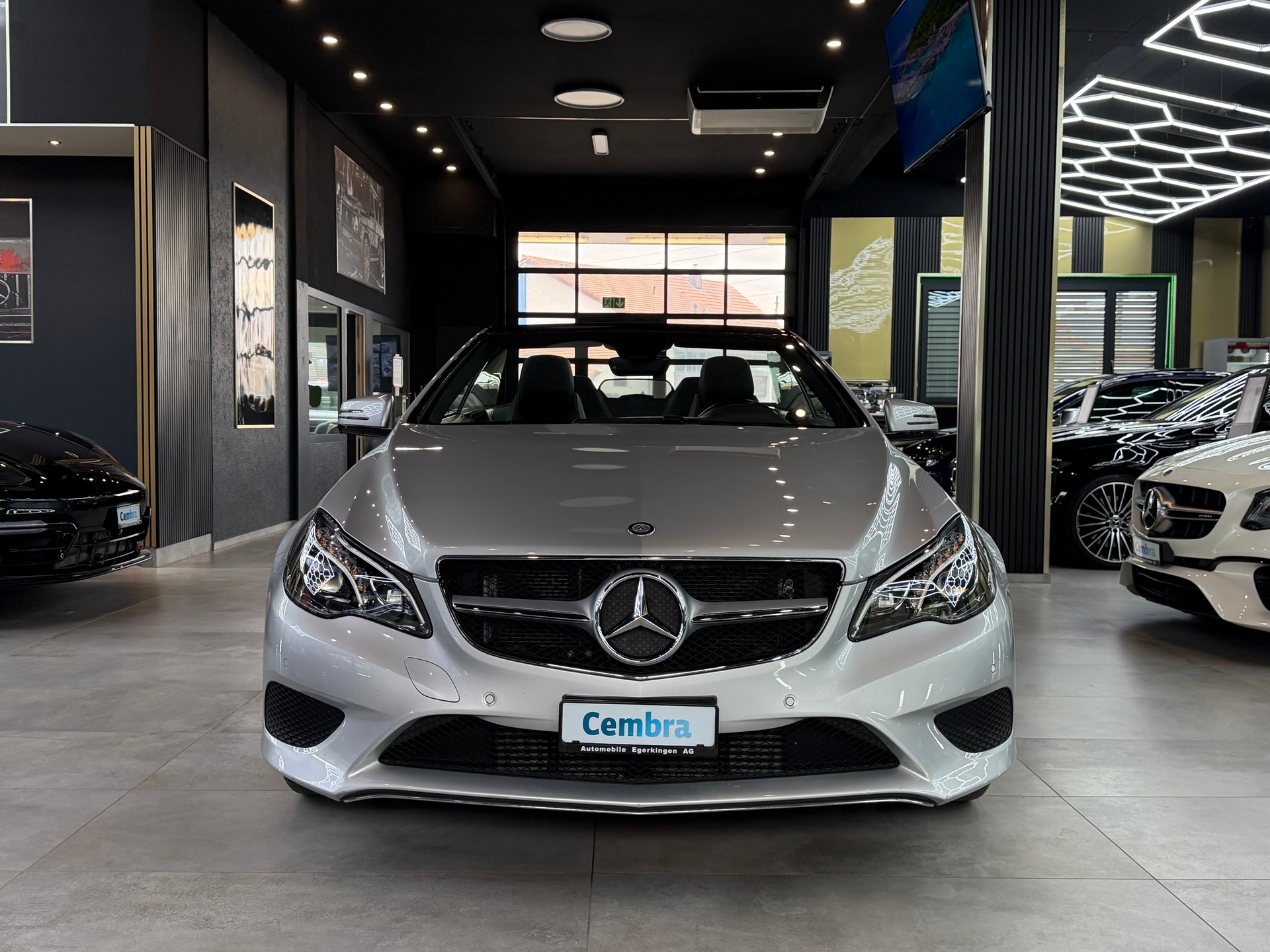 MERCEDES-BENZ E 200 7G-Tronic-image-1