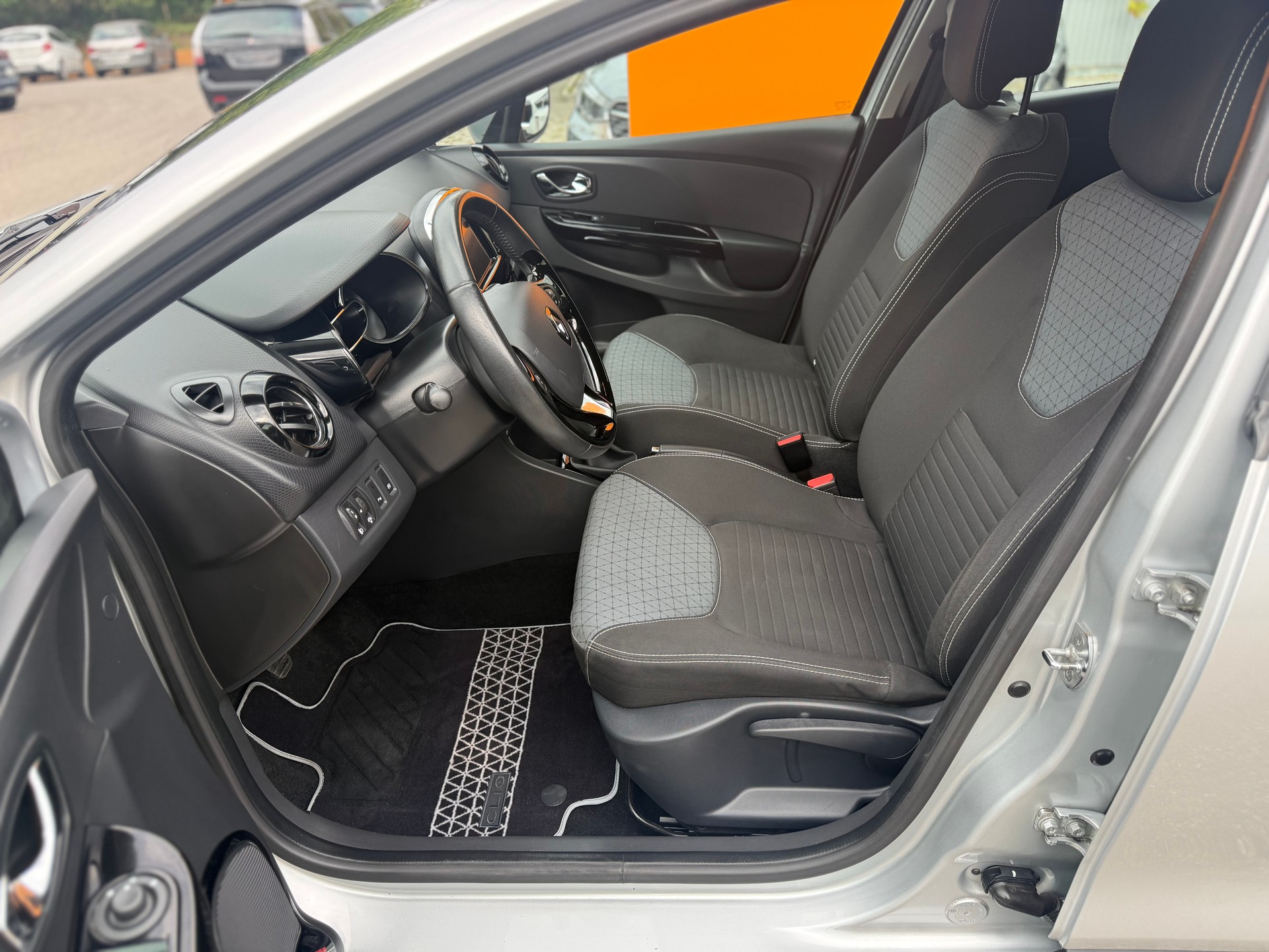 RENAULT Clio 0.9 12V Expression-image-4