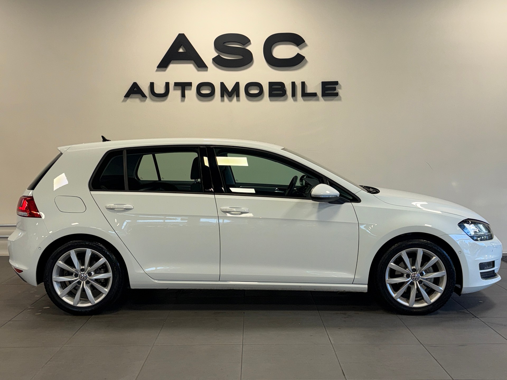VW Golf 1.6 TDI Allstar 4Motion-image-1