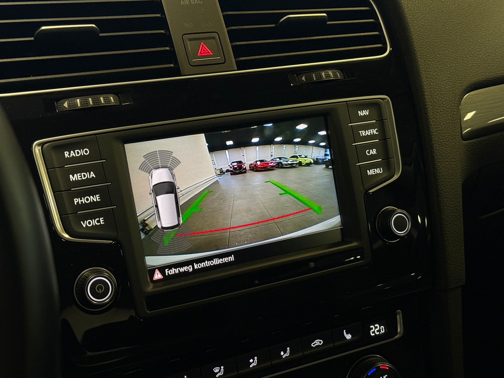 VW Golf 1.6 TDI Allstar 4Motion-image-5