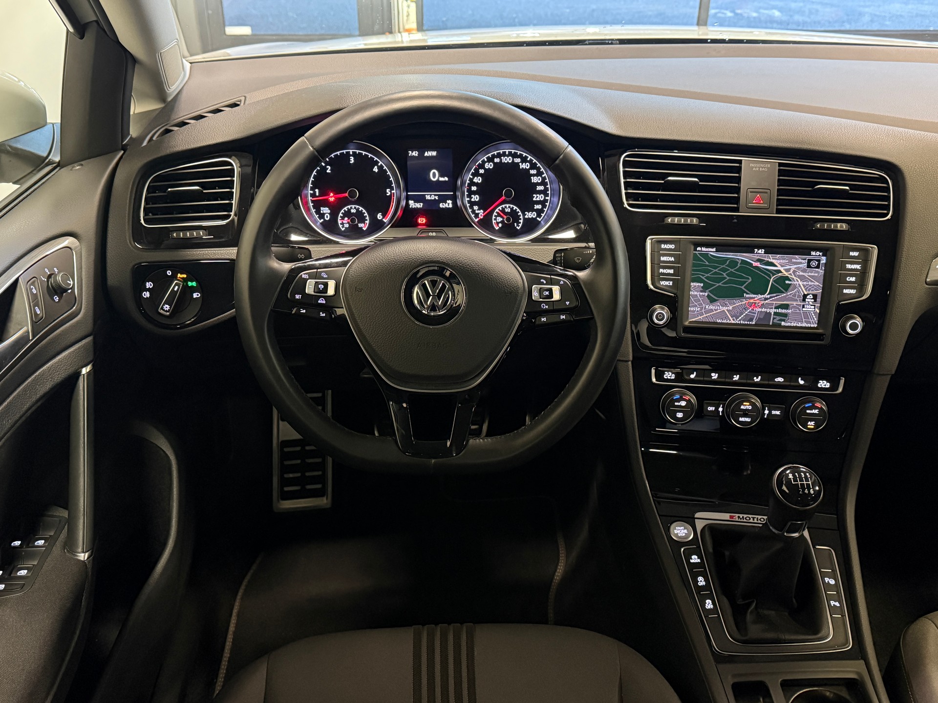 VW Golf 1.6 TDI Allstar 4Motion-image-4